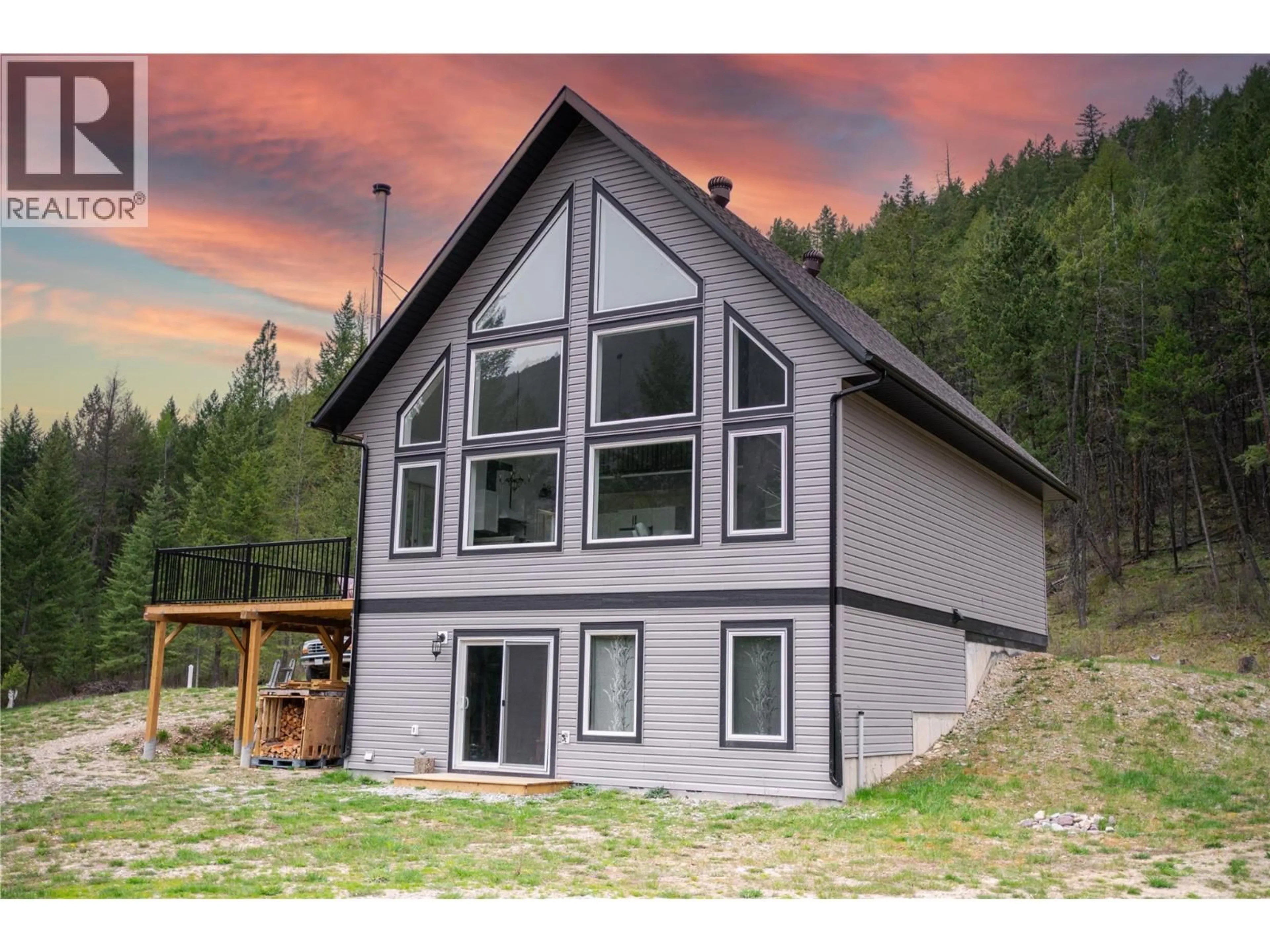 Home with vinyl exterior material, mountain view for 4165 93 HIGHWAY, Grasmere British Columbia V0B1R0