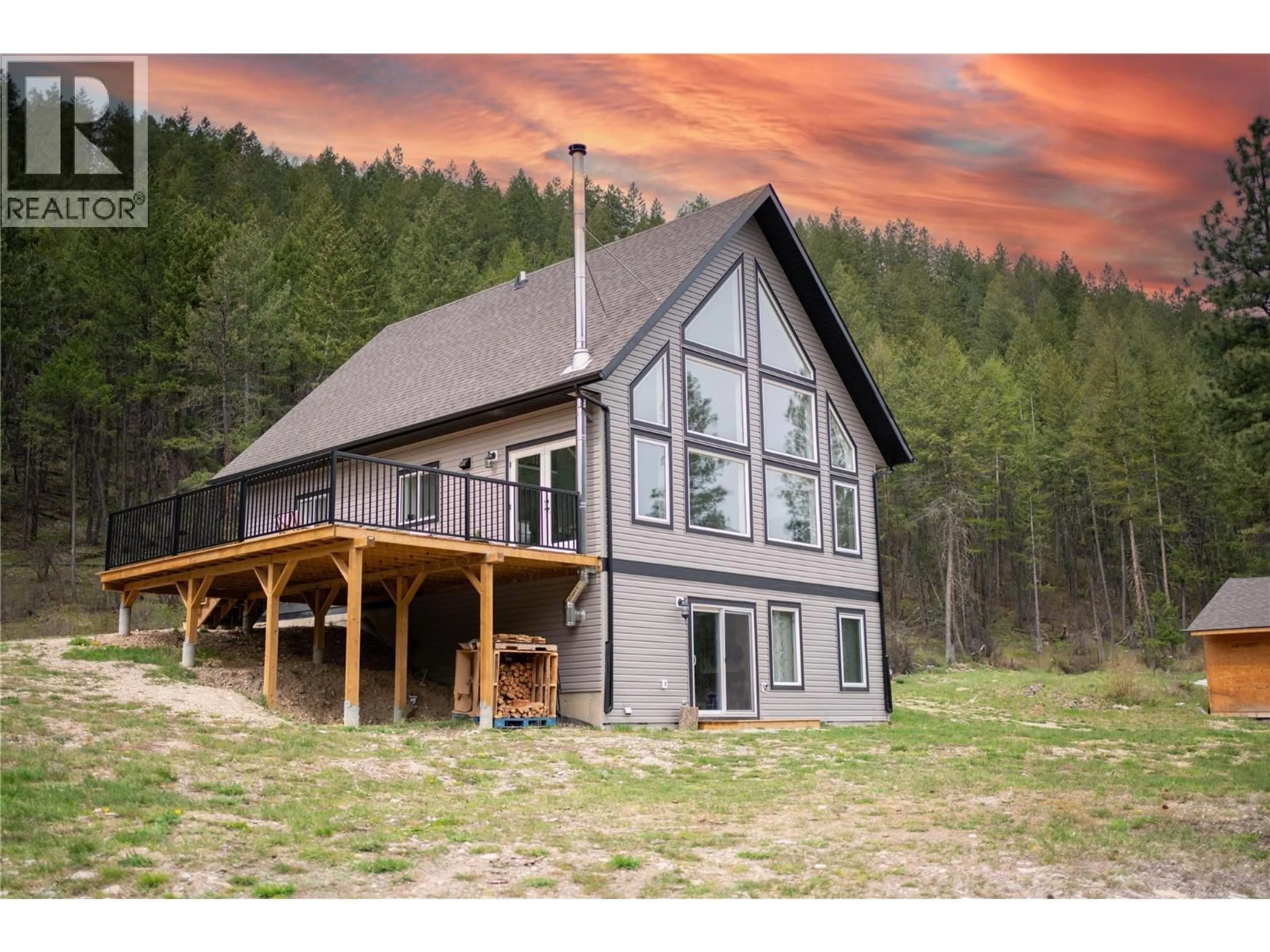 Home with vinyl exterior material, mountain view for 4165 93 HIGHWAY, Grasmere British Columbia V0B1R0