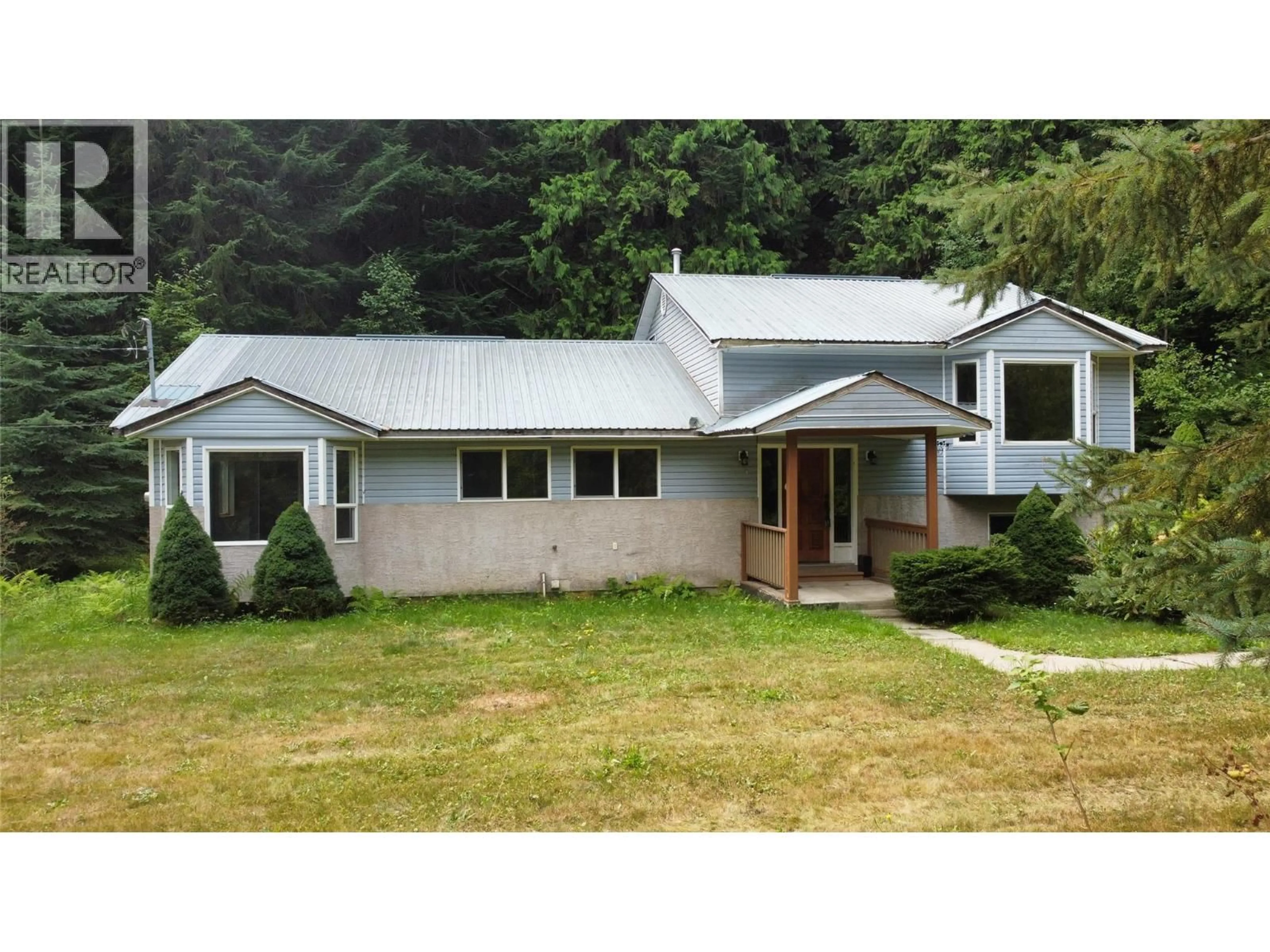 Home with vinyl exterior material, building for 3420 PASS CREEK ROAD, Krestova British Columbia V0G1H2