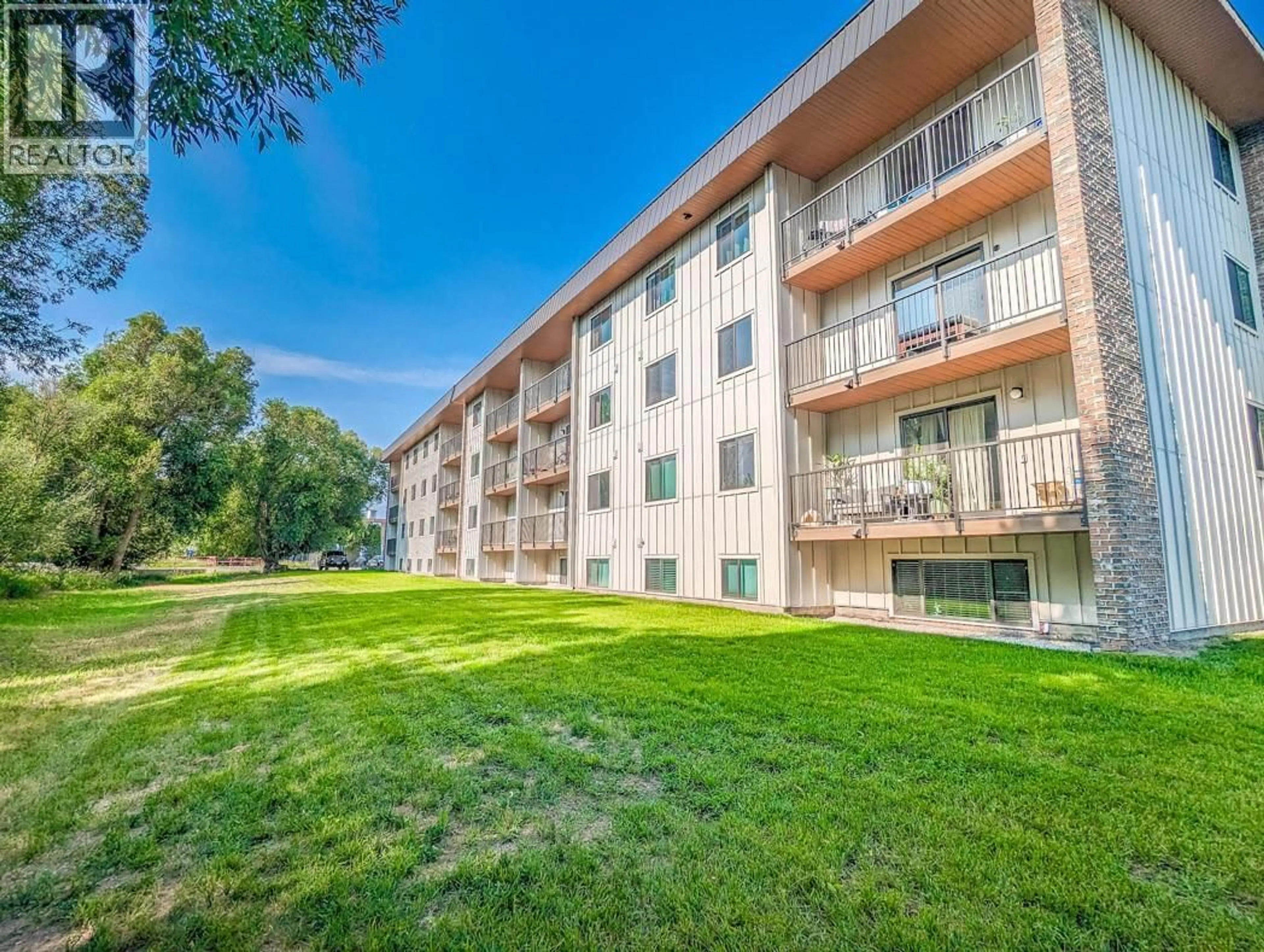 A pic from outside/outdoor area/front of a property/back of a property/a pic from drone, unknown for 403 - 606 18TH AVENUE NORTH, Cranbrook British Columbia V1C5M1