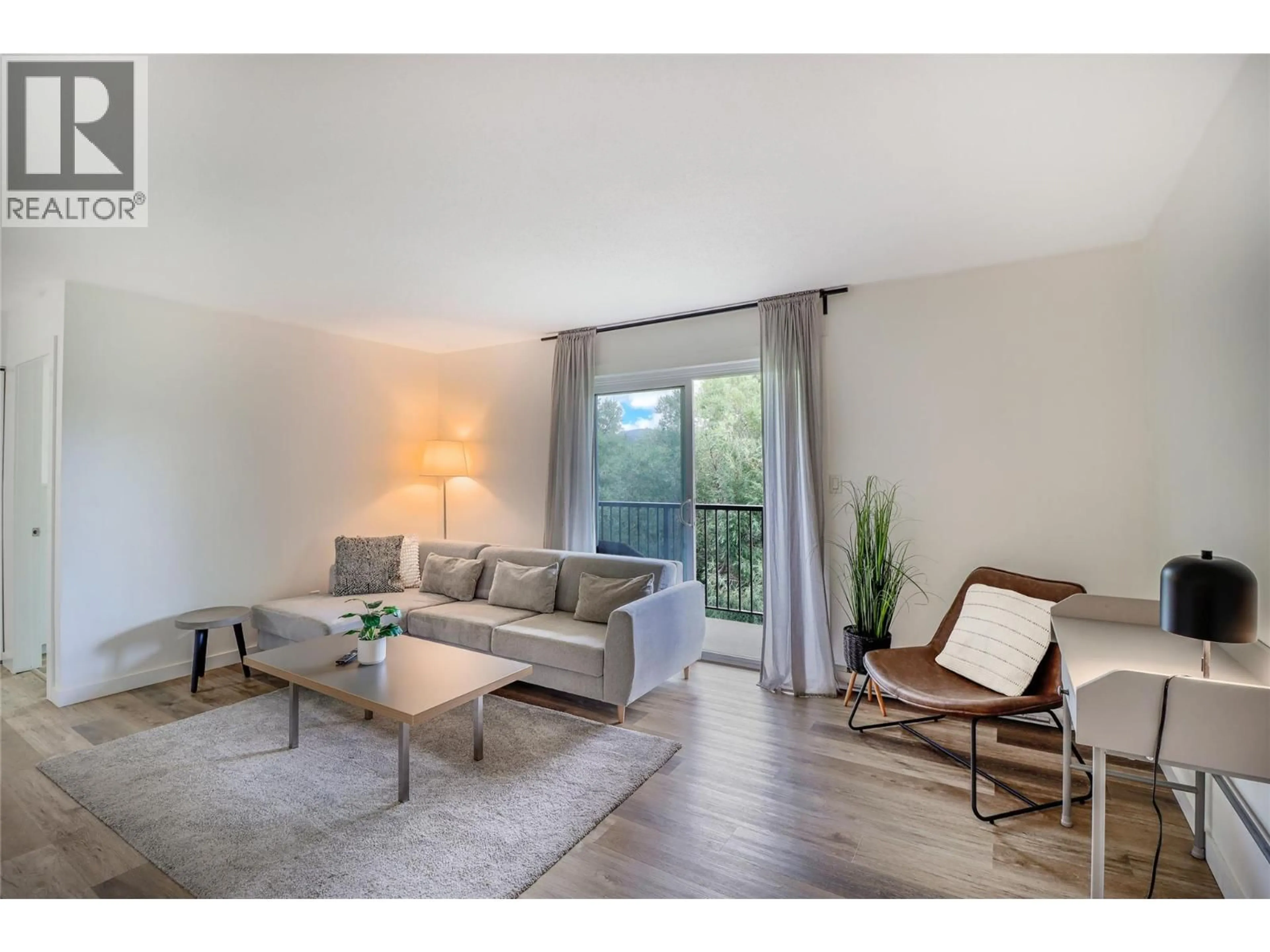Living room with furniture, wood/laminate floor for 403 - 606 18TH AVENUE NORTH, Cranbrook British Columbia V1C5M1