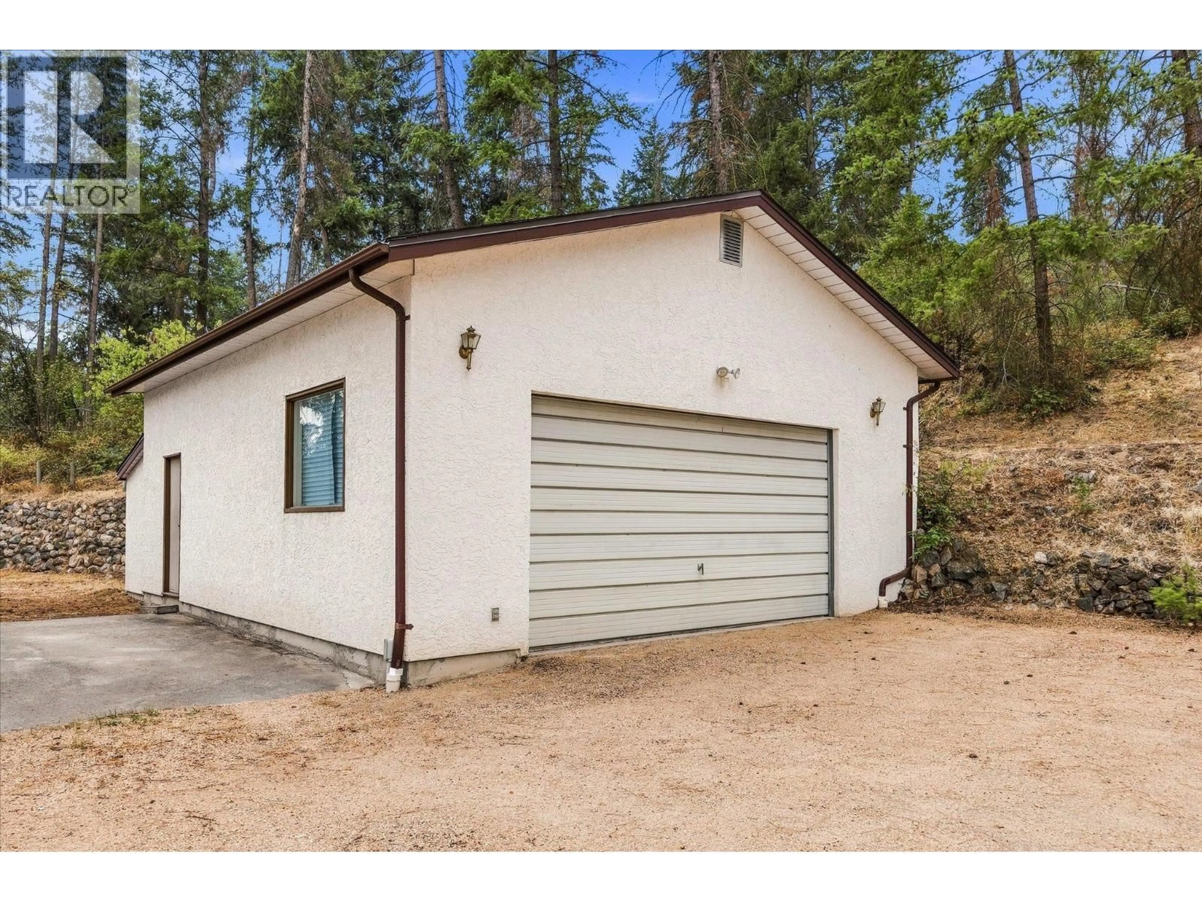Indoor garage for 11211 ROBERTS ROAD, Lake Country British Columbia V4V1L5