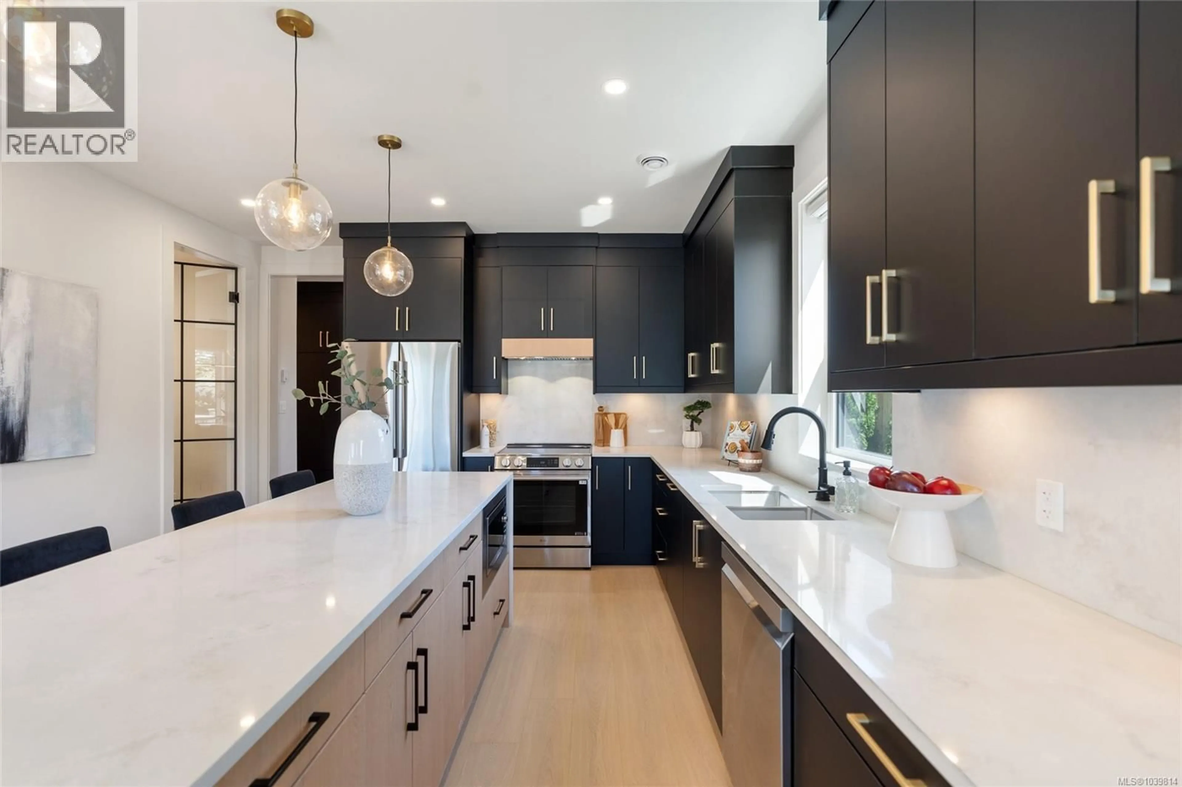 Contemporary kitchen, ceramic/tile floor for 2 - 588 WHITESIDE STREET, Saanich British Columbia V8Z1Y6