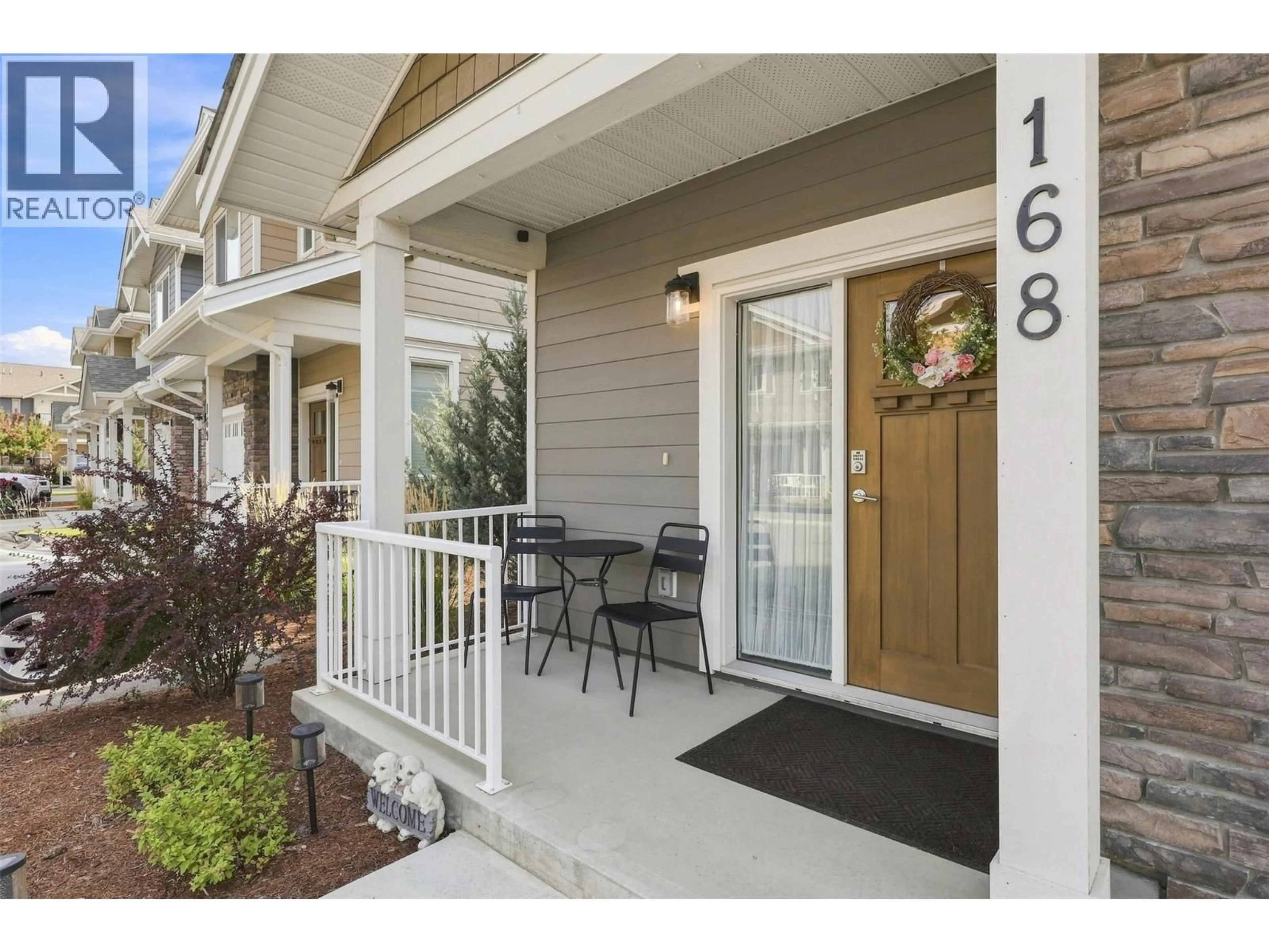 Indoor entryway for 168 - 200 GRAND BOULEVARD, Kamloops British Columbia V2C0H3
