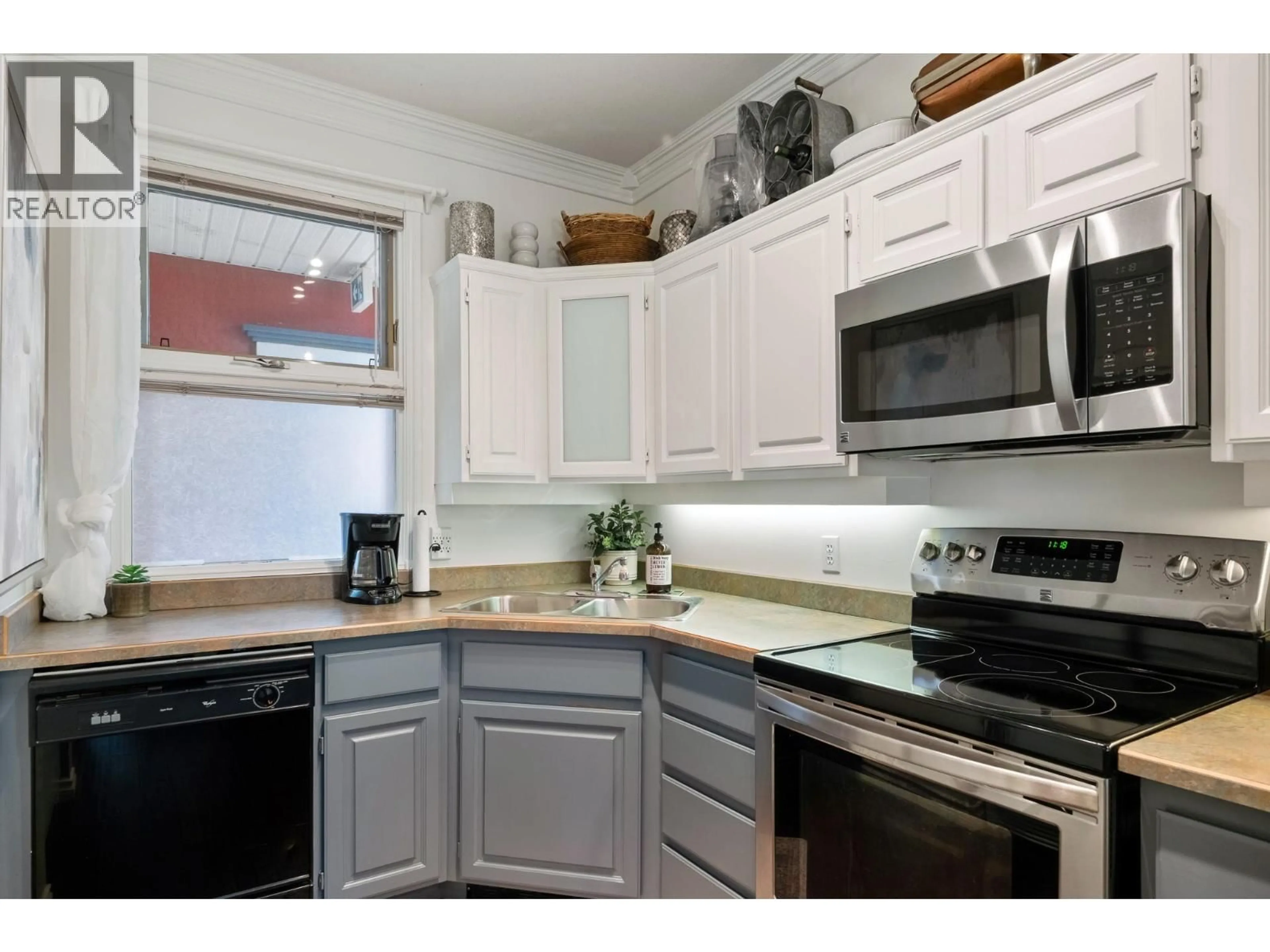 Standard kitchen, unknown for 101 - 357 MONASHEE ROAD, Vernon British Columbia V1B3M1