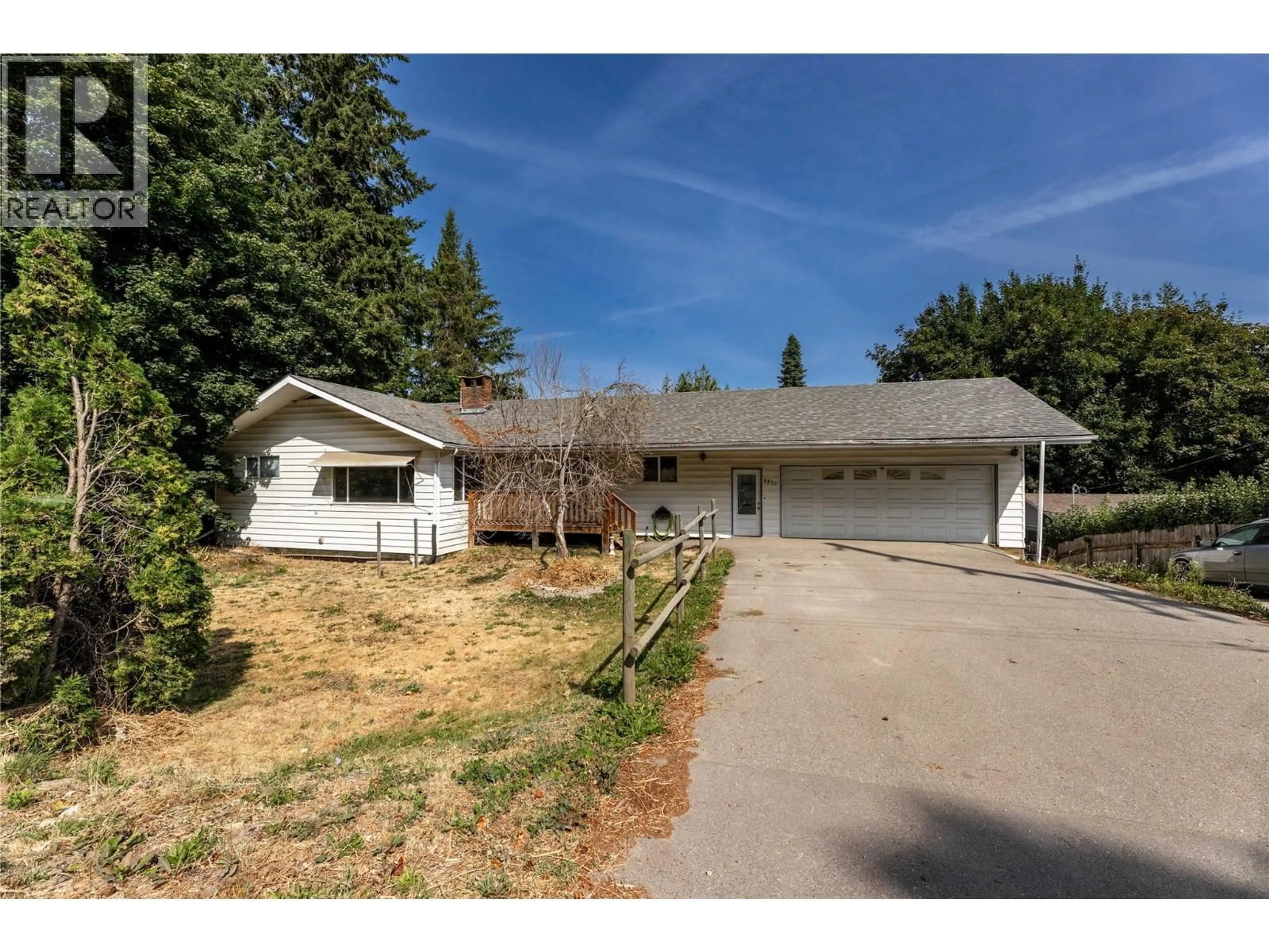 A pic from outside/outdoor area/front of a property/back of a property/a pic from drone, street for 3271 10 AVENUE SOUTHEAST, Salmon Arm British Columbia V1E1W8