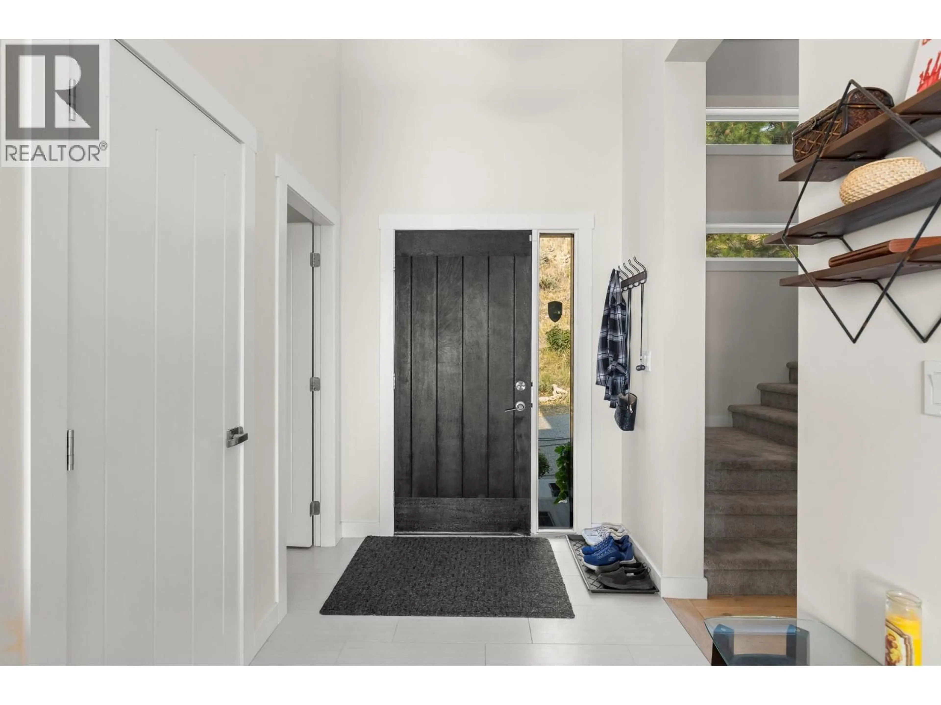Indoor entryway for 1534 GREGORY ROAD, West Kelowna British Columbia V4T2V7