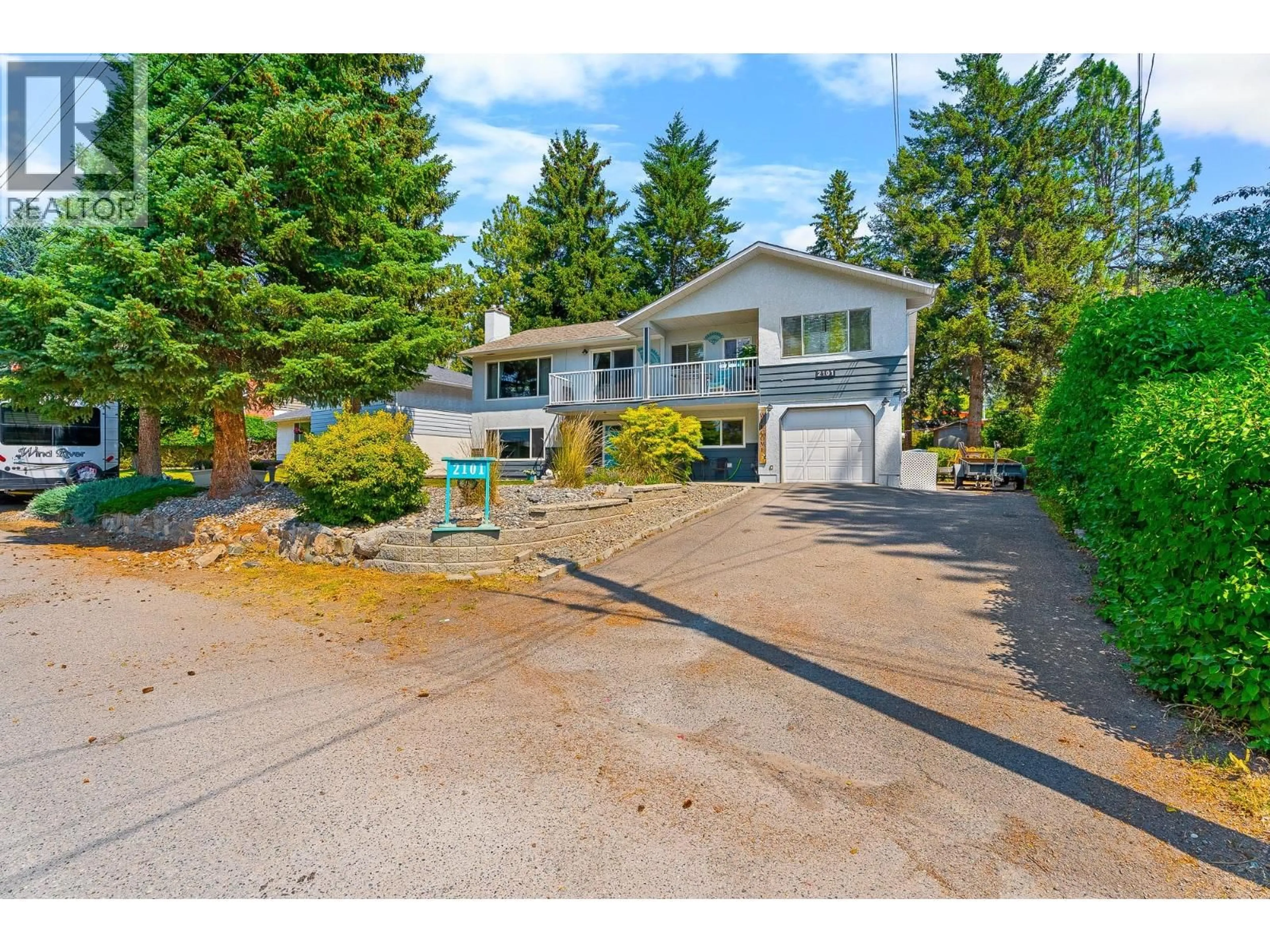 A pic from outside/outdoor area/front of a property/back of a property/a pic from drone, street for 2101 GILLIS CRESCENT, Merritt British Columbia V1K1H9