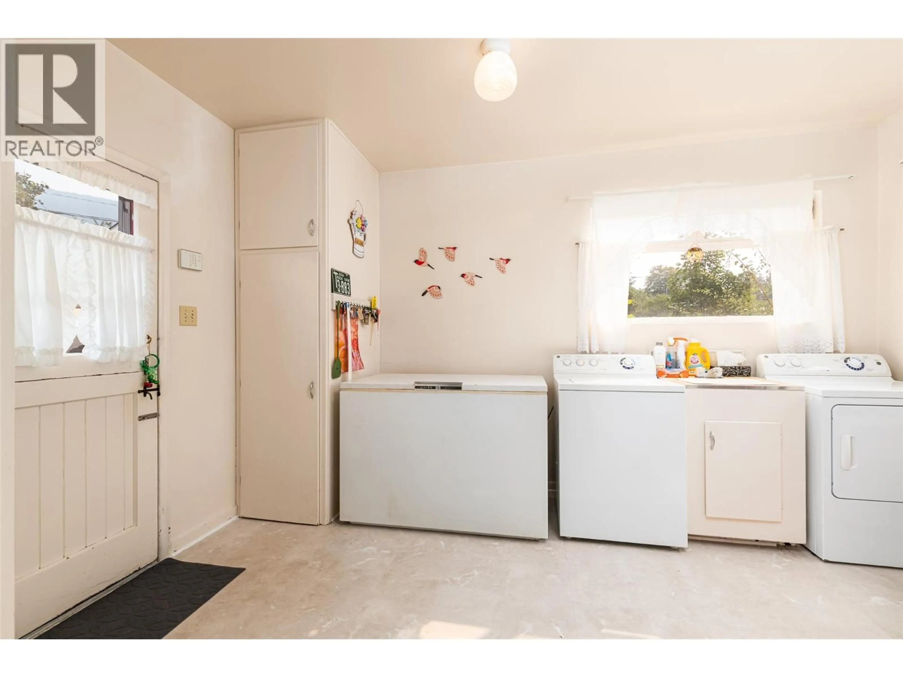 Standard kitchen, unknown for 326 10TH AVENUE NORTH, Creston British Columbia V0B1G0