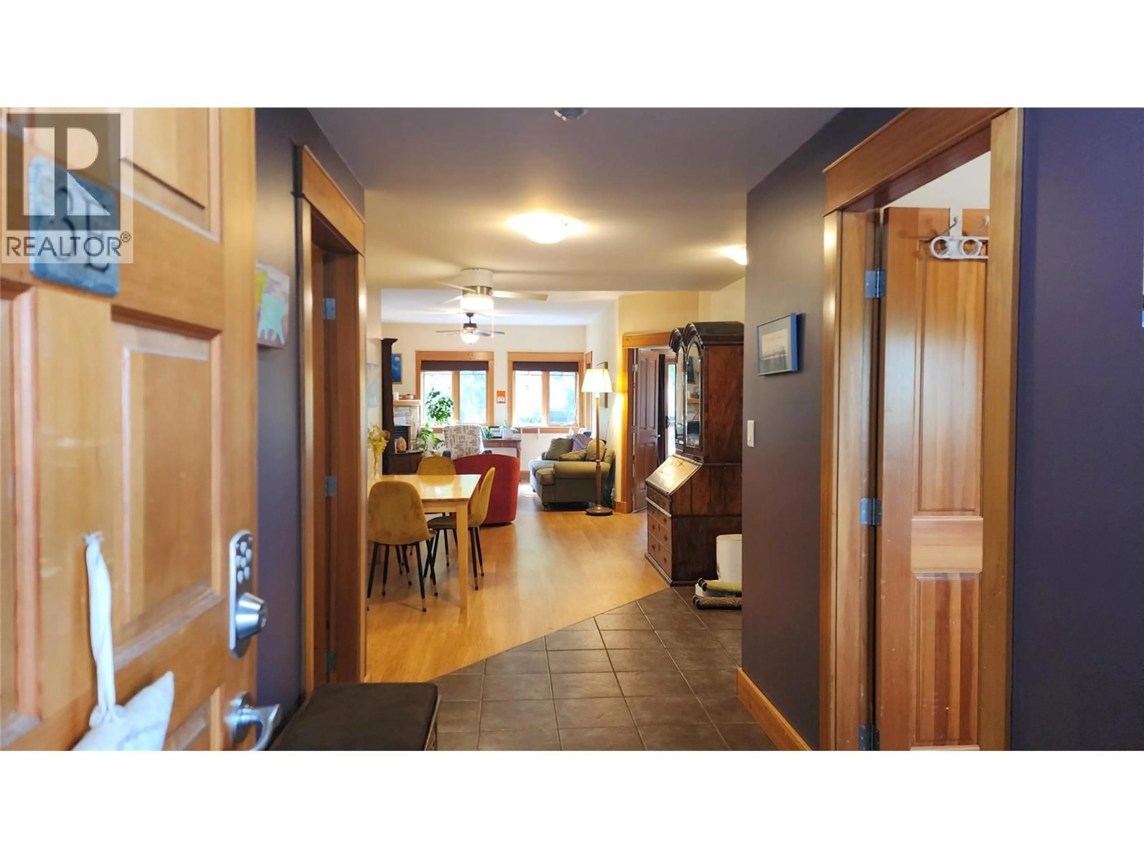Indoor foyer for 3E - 1005 MOUNTAIN VIEW ROAD, Rossland British Columbia V0G1Y0