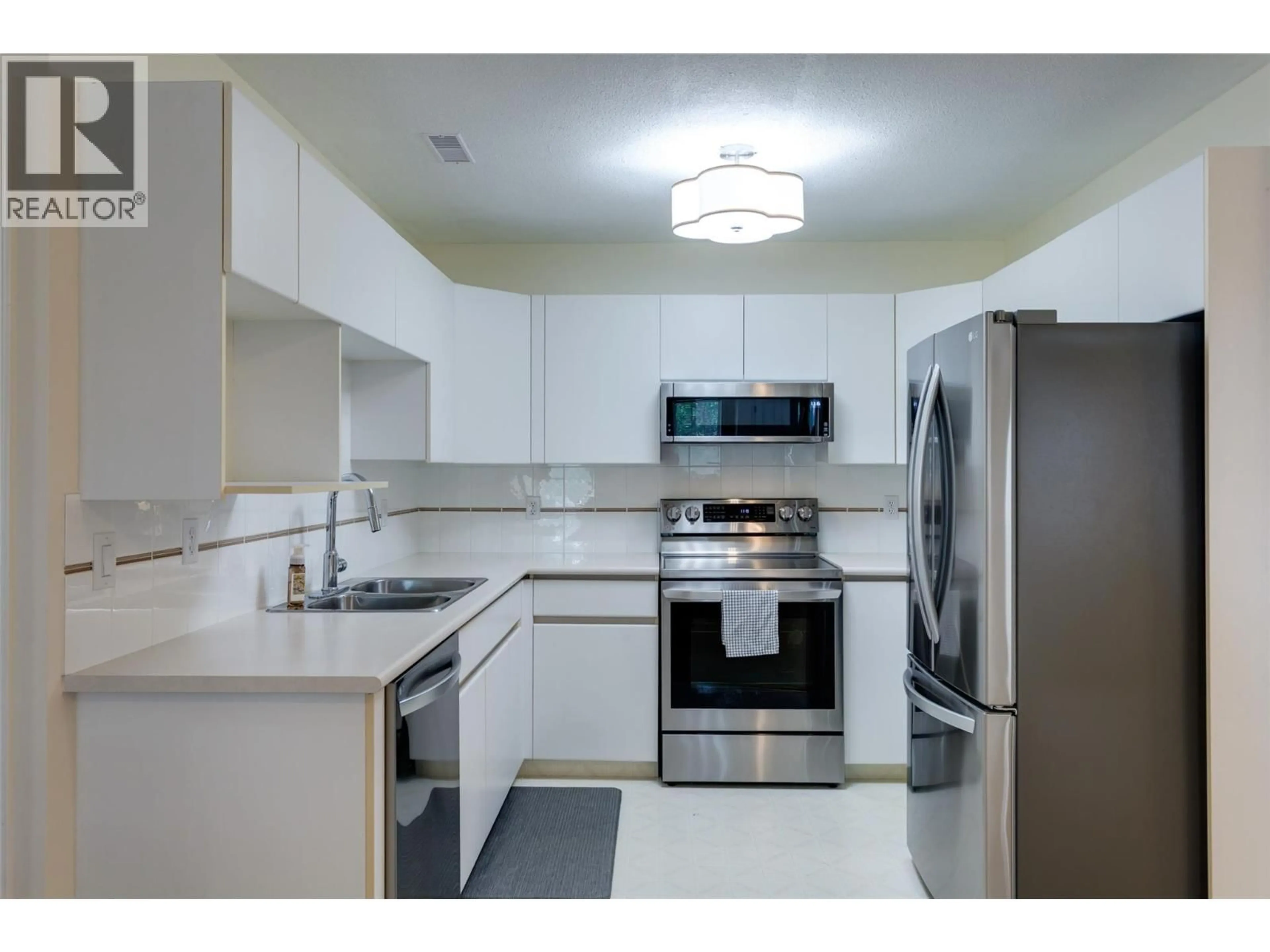 Standard kitchen, unknown for 213 - 2350 STILLINGFLEET ROAD, Kelowna British Columbia V1W3C2
