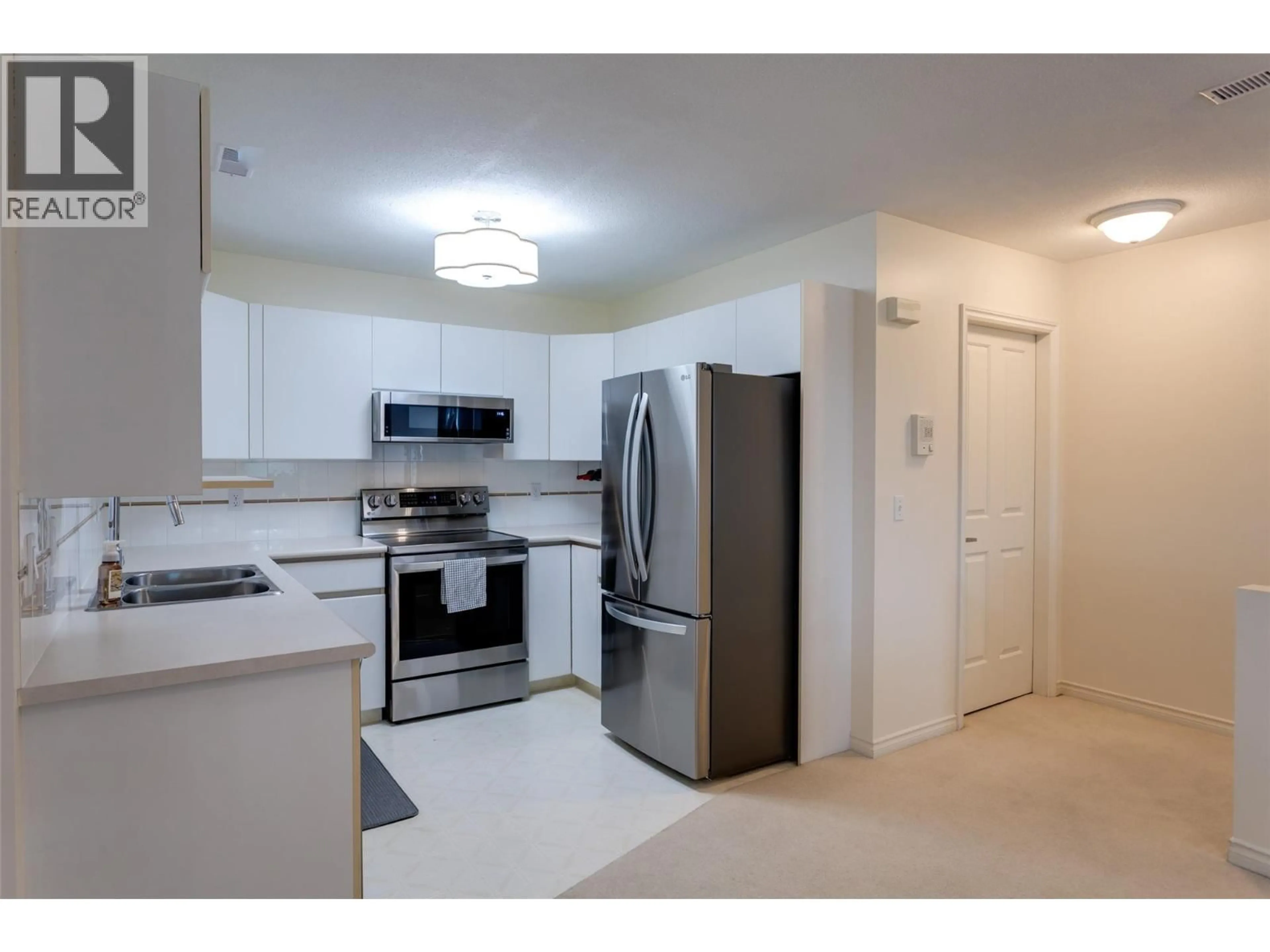 Standard kitchen, unknown for 213 - 2350 STILLINGFLEET ROAD, Kelowna British Columbia V1W3C2