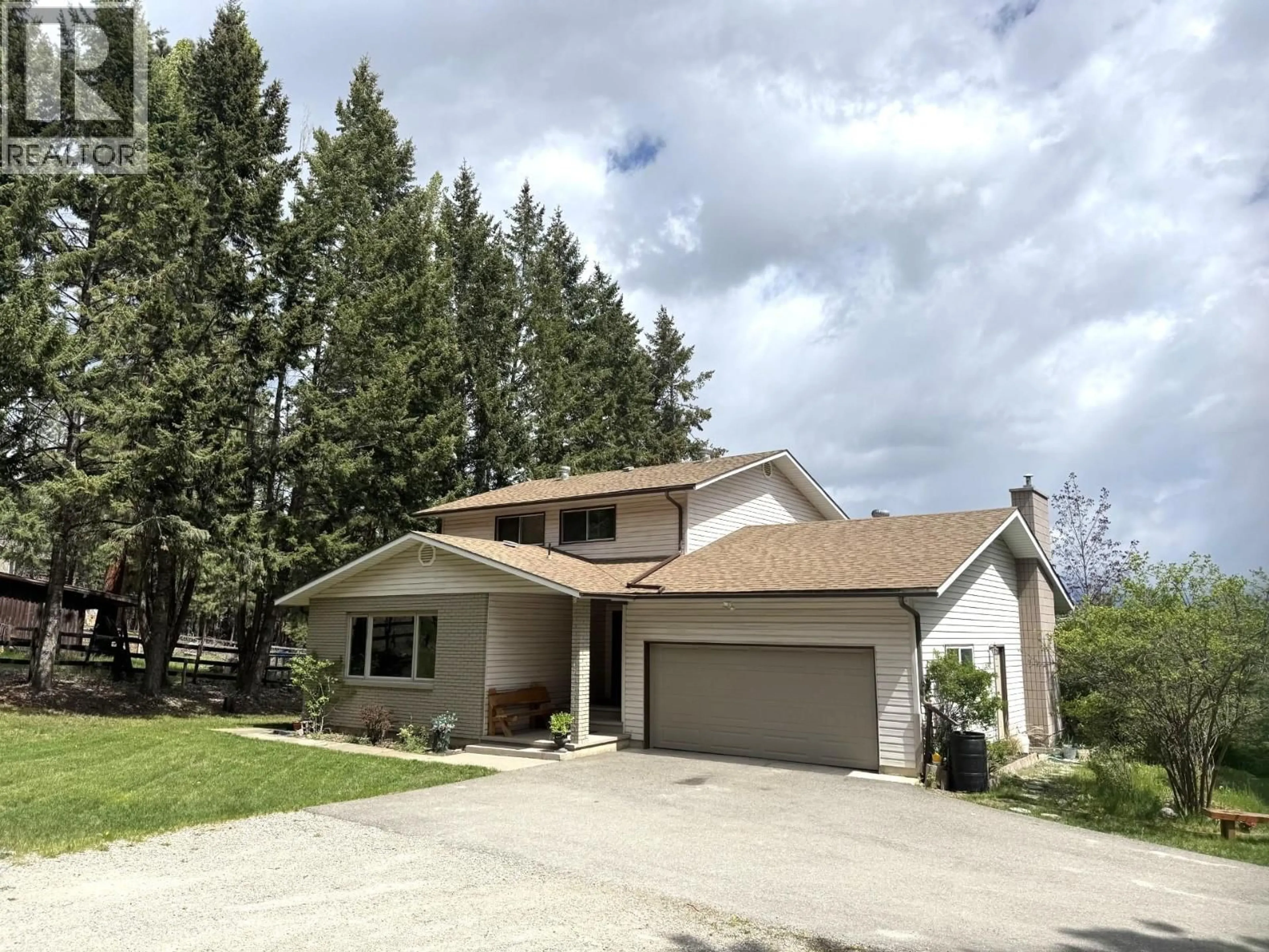 Home with vinyl exterior material, street for 380 IVY ROAD, Cranbrook British Columbia V1C6W6