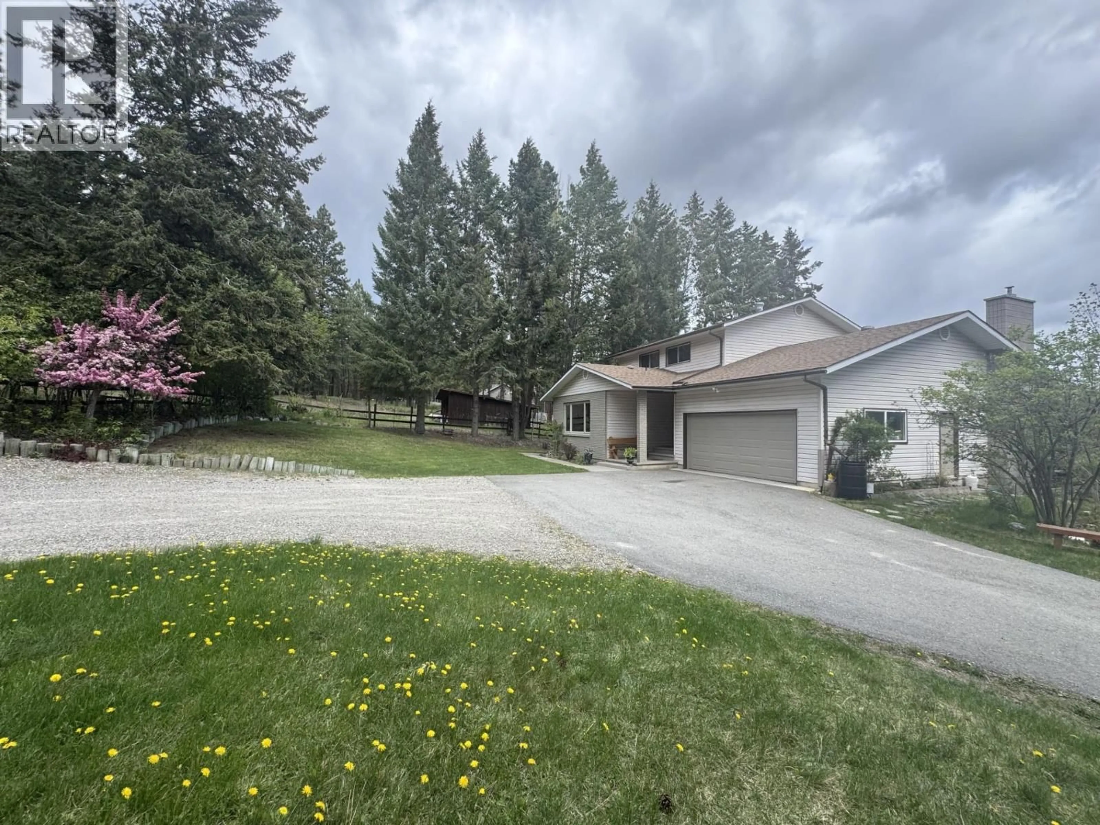 A pic from outside/outdoor area/front of a property/back of a property/a pic from drone, unknown for 380 IVY ROAD, Cranbrook British Columbia V1C6W6
