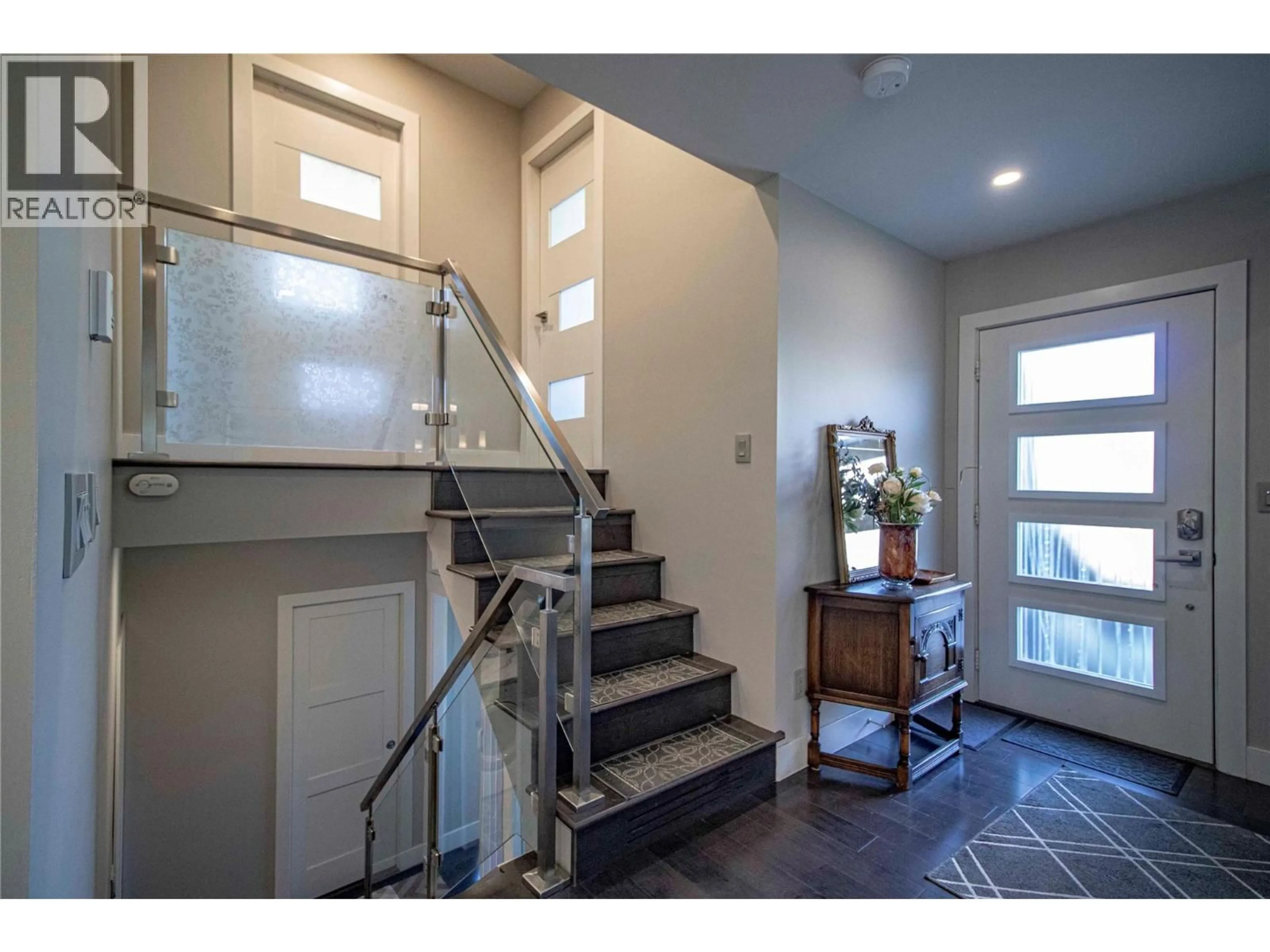 Indoor entryway for 760 WESTMINSTER AVENUE EAST, Penticton British Columbia V2A1J3