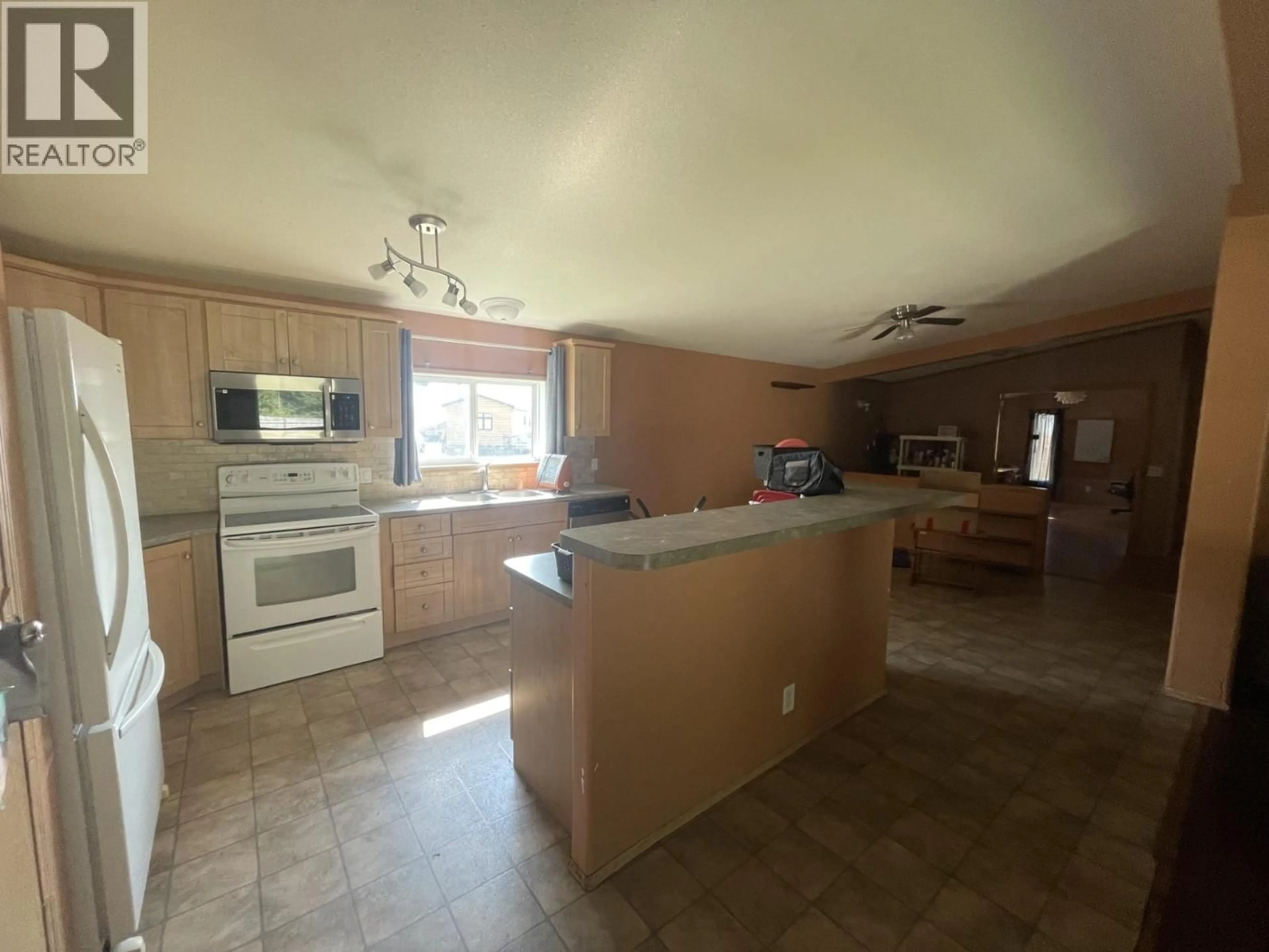 Open concept kitchen, unknown for 1 - 6210 LOWER ELK VALLEY ROAD, Sparwood British Columbia V0B2G3