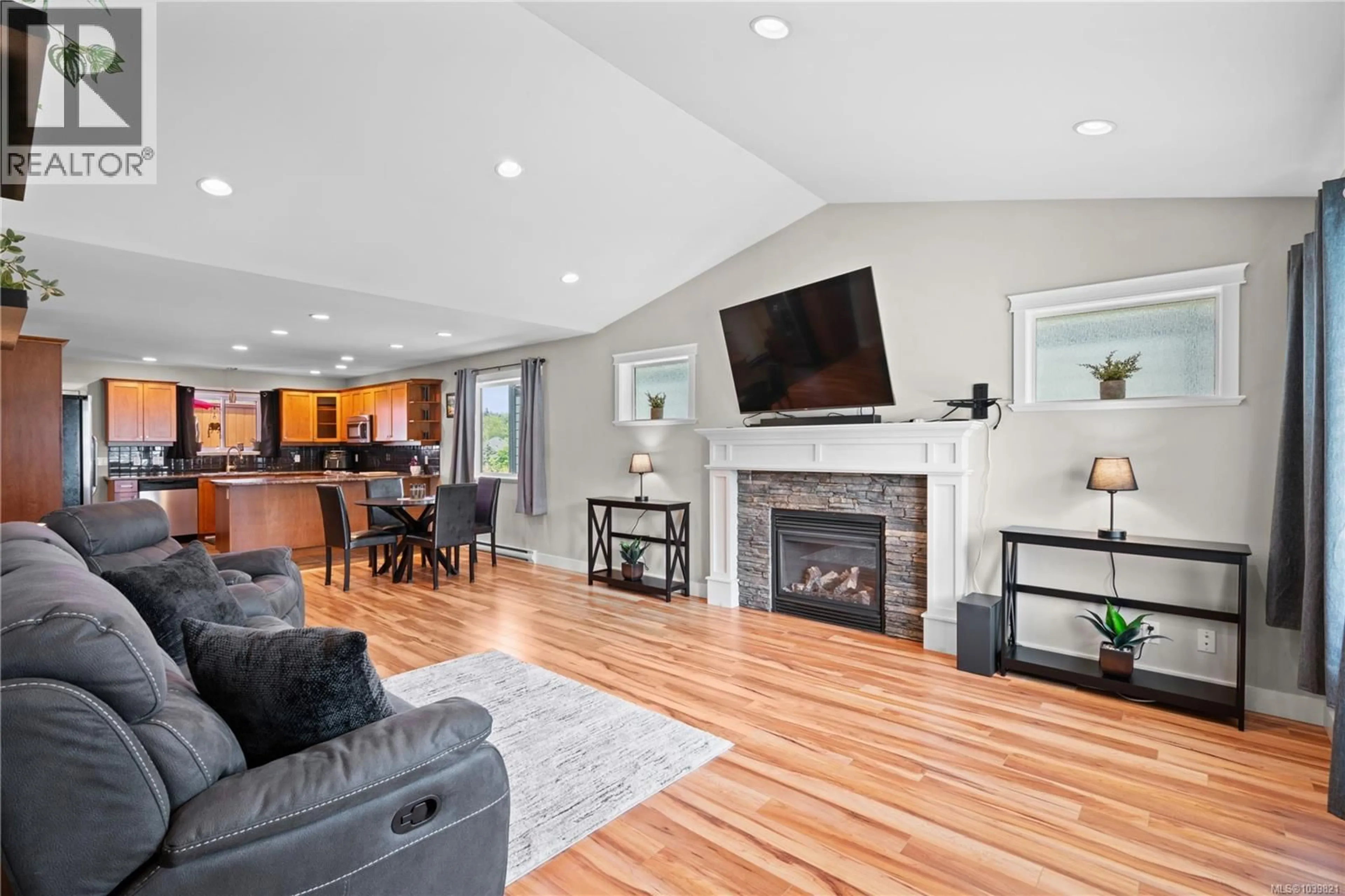Living room with furniture, unknown for 6748 STEEPLE CHASE, Sooke British Columbia V9Z0W3