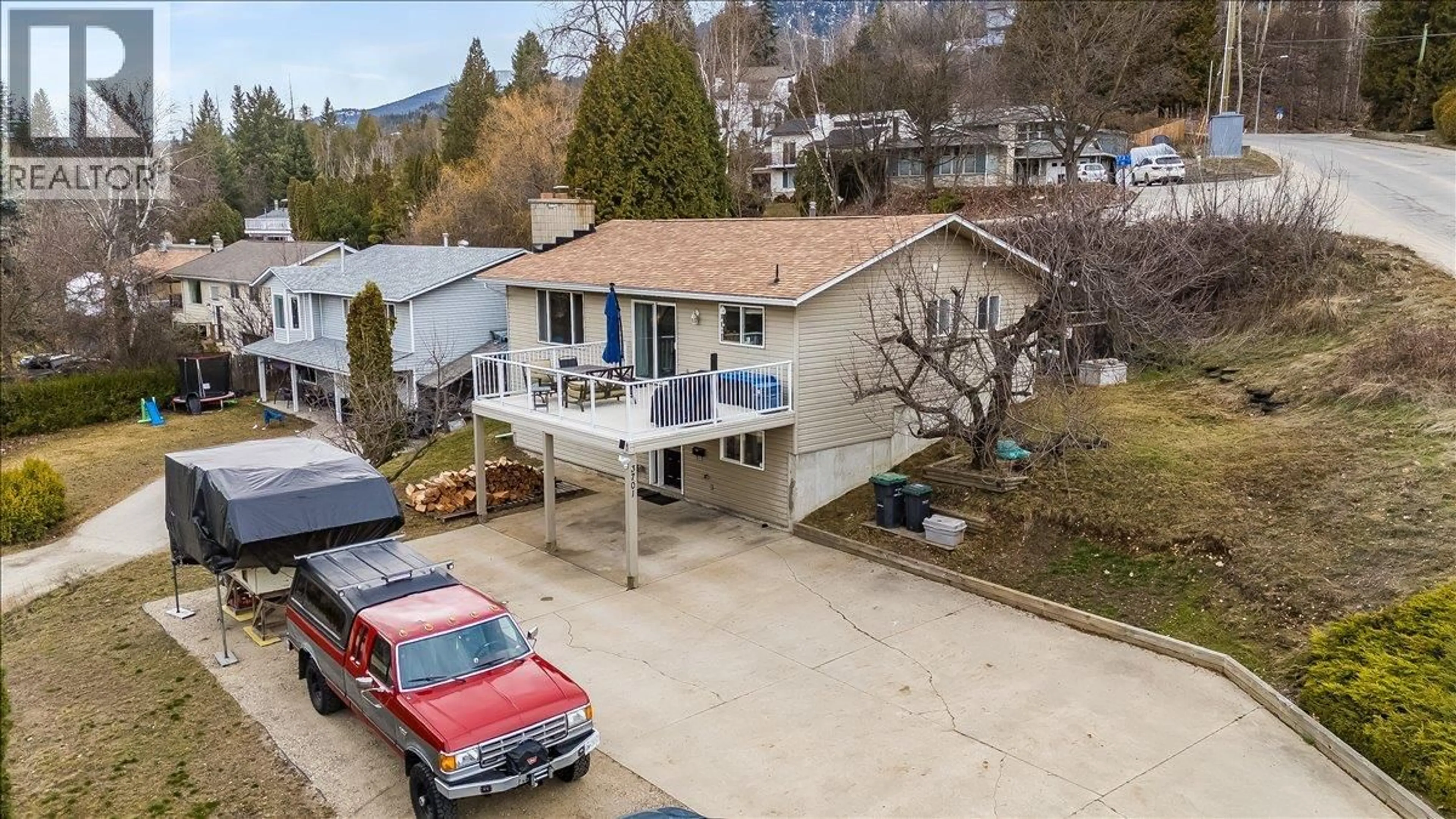 A pic from outside/outdoor area/front of a property/back of a property/a pic from drone, street for 3701 9TH AVENUE, Castlegar British Columbia V1N3T3
