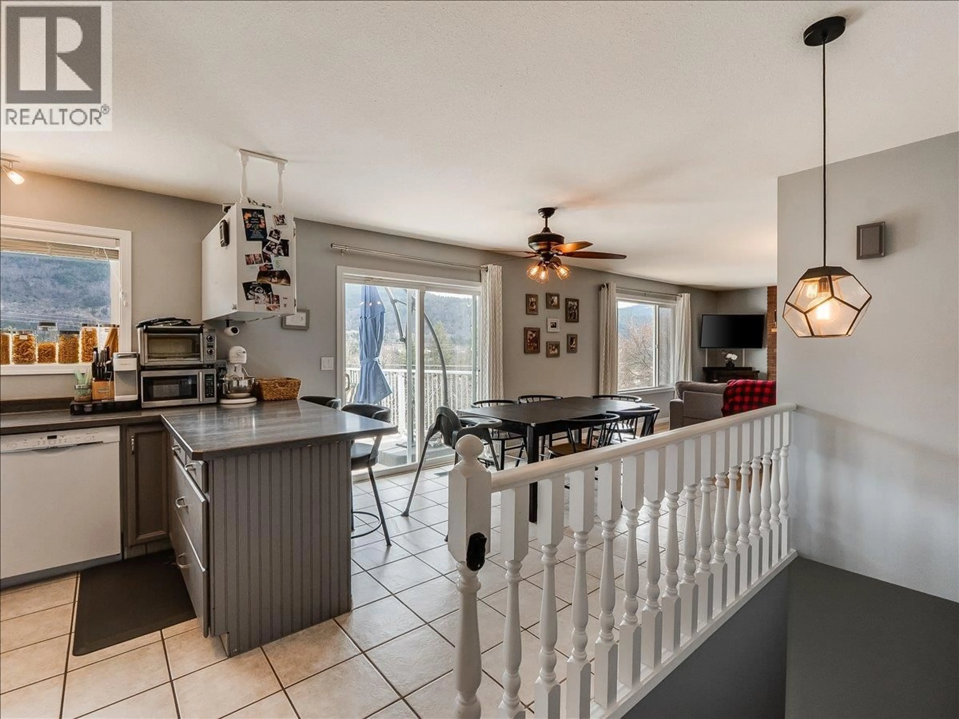 Open concept kitchen, ceramic/tile floor for 3701 9TH AVENUE, Castlegar British Columbia V1N3T3