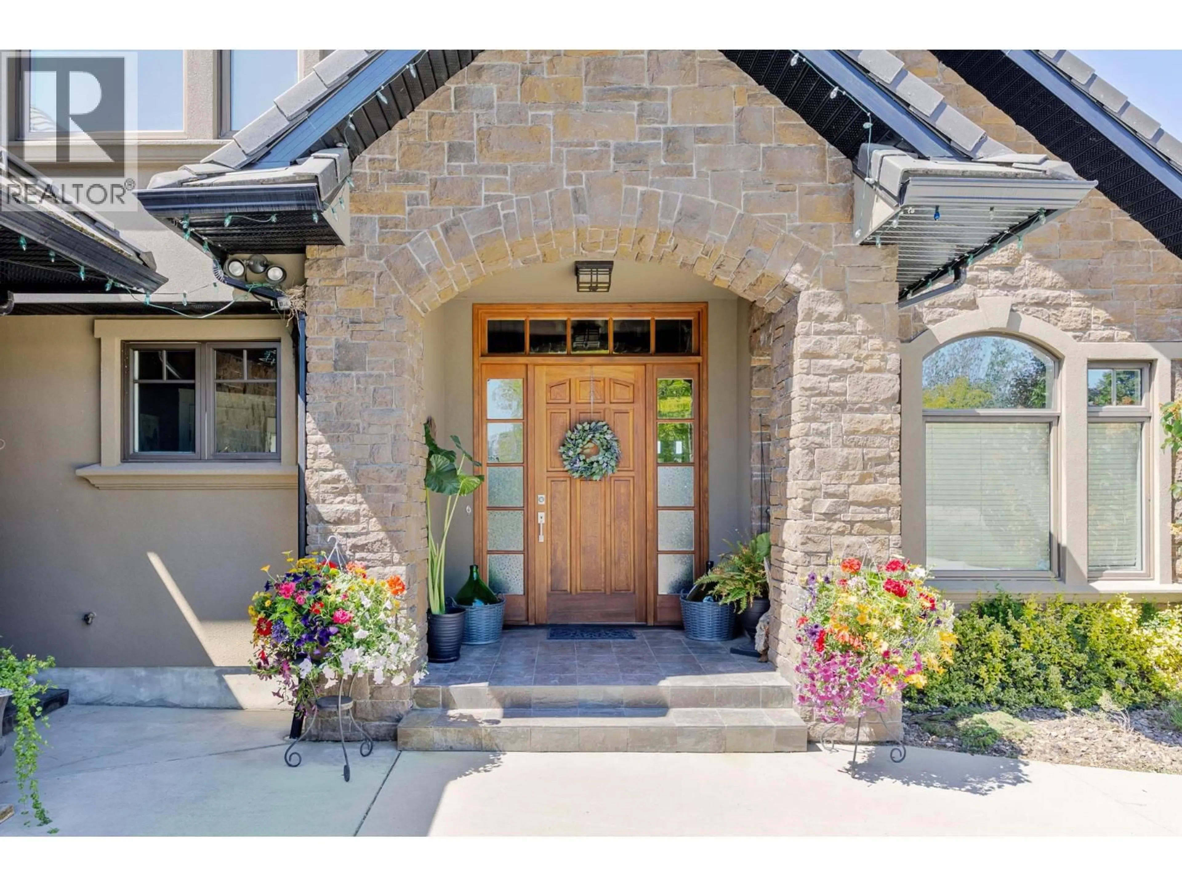 Indoor entryway for 4780 WESTRIDGE DRIVE, Kelowna British Columbia V1W3B5