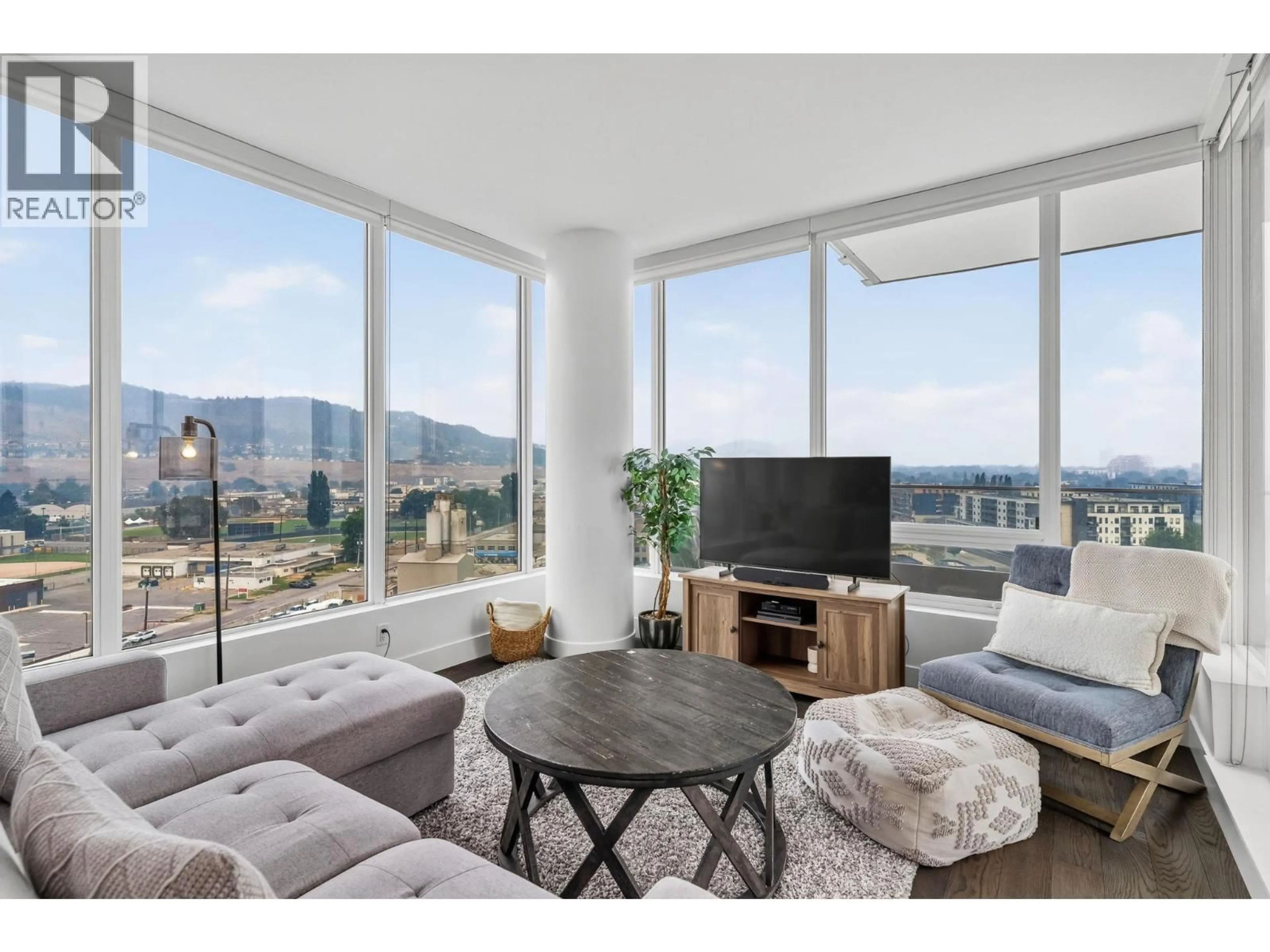 Living room with furniture, unknown for 1102 - 1181 SUNSET DRIVE, Kelowna British Columbia V1Y0J4