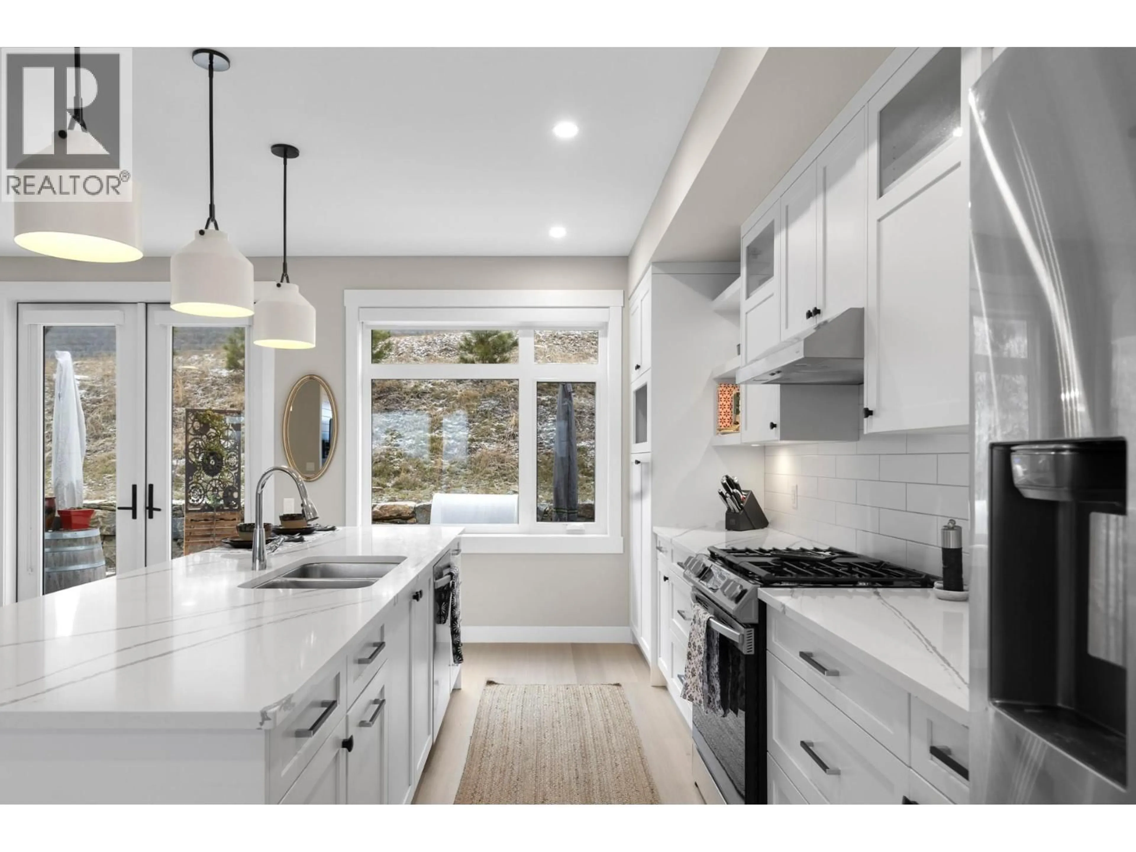 Open concept kitchen, ceramic/tile floor for 6 - 3220 HILLTOWN DRIVE, Kelowna British Columbia V1V0C6