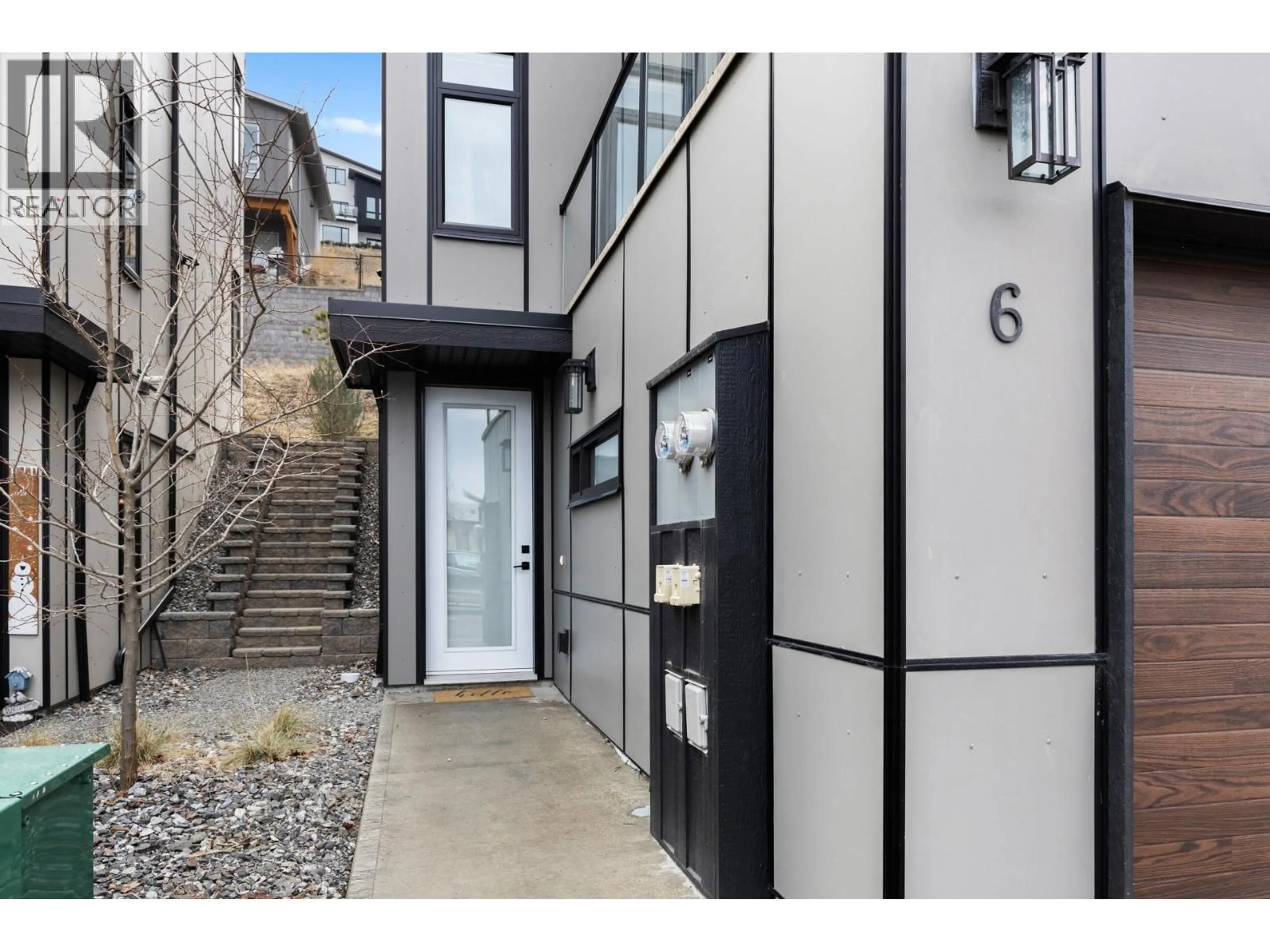 Indoor entryway for 6 - 3220 HILLTOWN DRIVE, Kelowna British Columbia V1V0C6