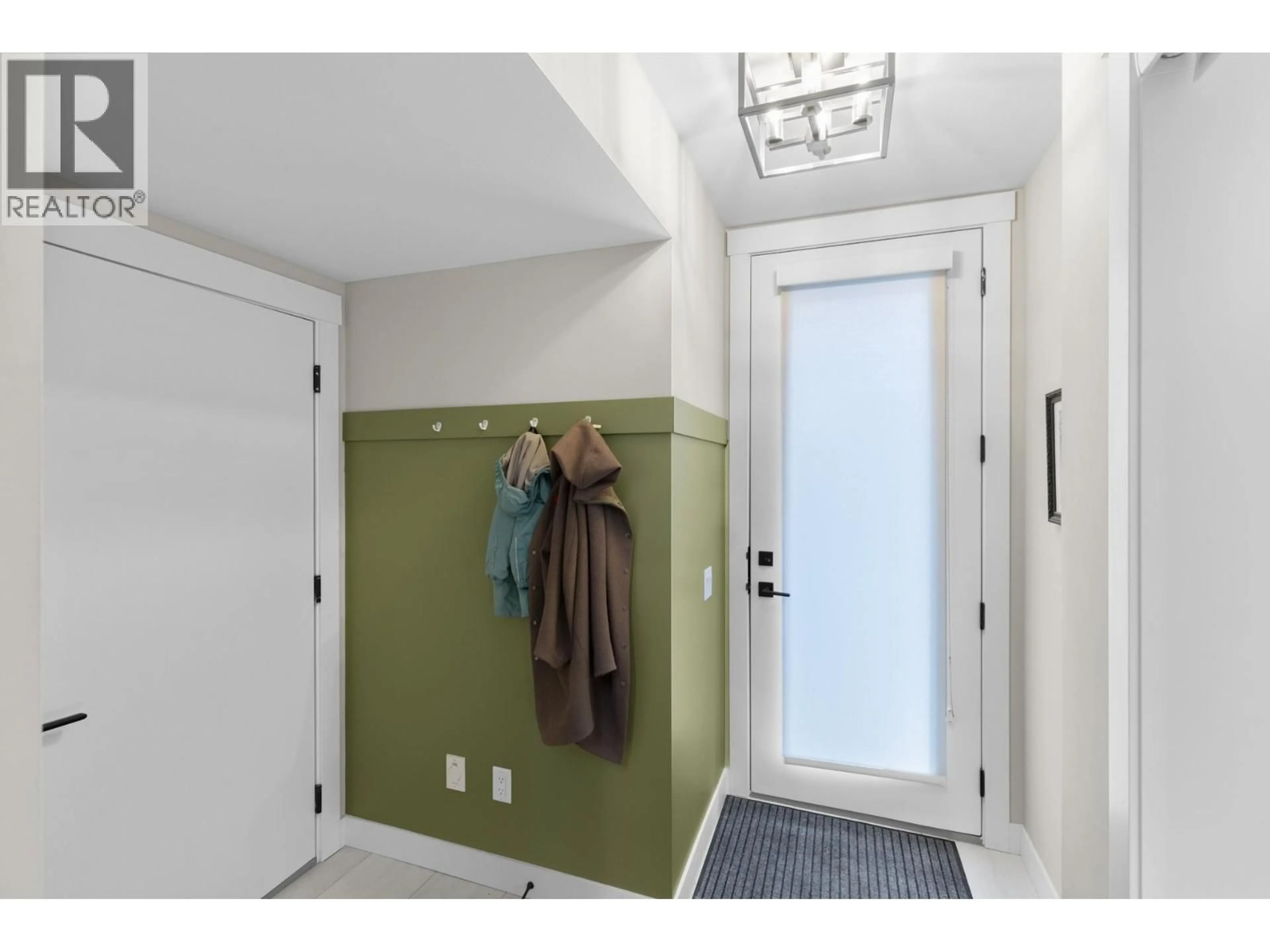 Indoor entryway for 6 - 3220 HILLTOWN DRIVE, Kelowna British Columbia V1V0C6