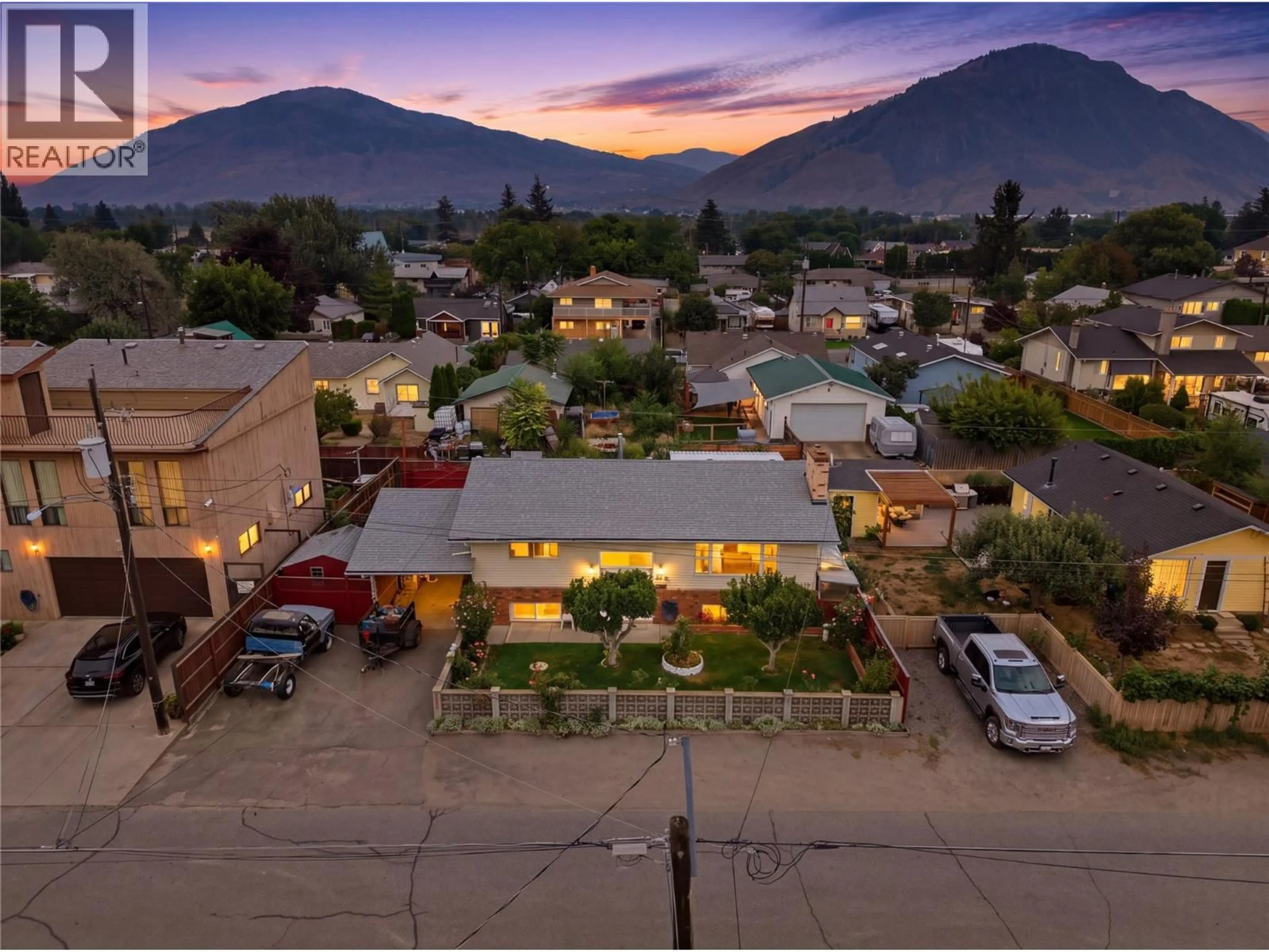 A pic from outside/outdoor area/front of a property/back of a property/a pic from drone, mountain view for 334 MCGOWAN AVENUE, Kamloops British Columbia V2B2N7