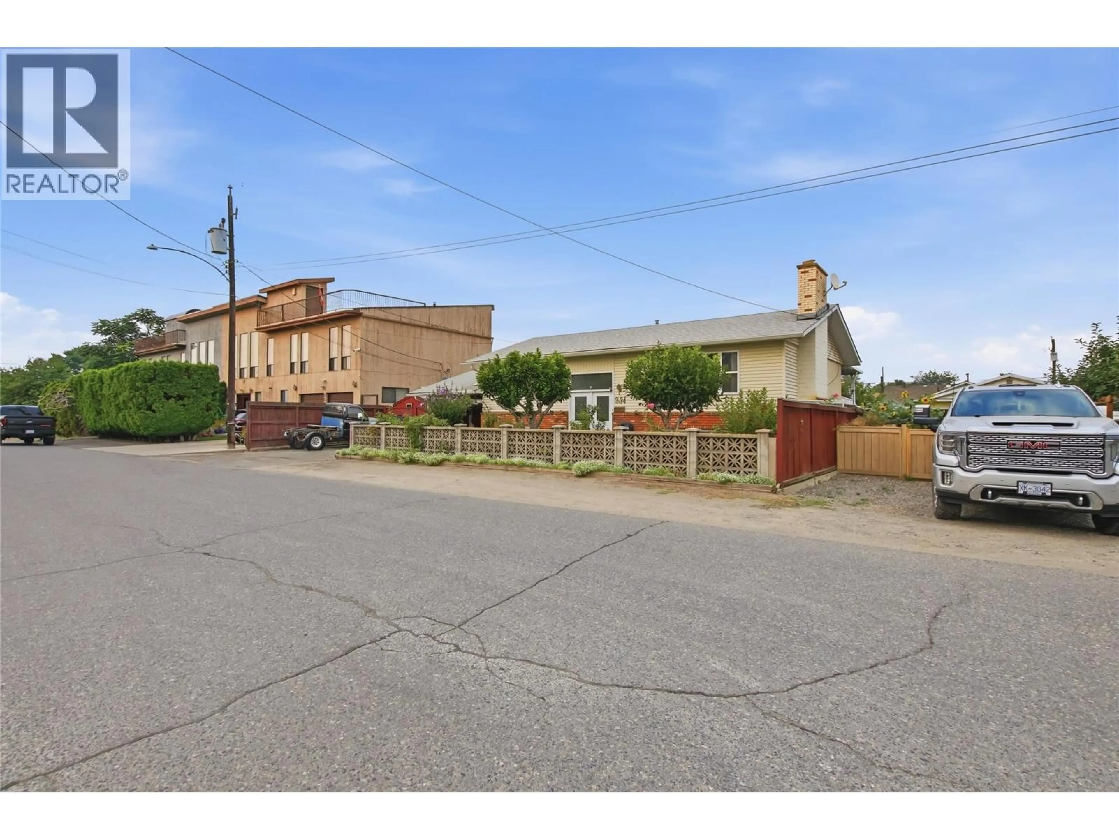 A pic from outside/outdoor area/front of a property/back of a property/a pic from drone, street for 334 MCGOWAN AVENUE, Kamloops British Columbia V2B2N7