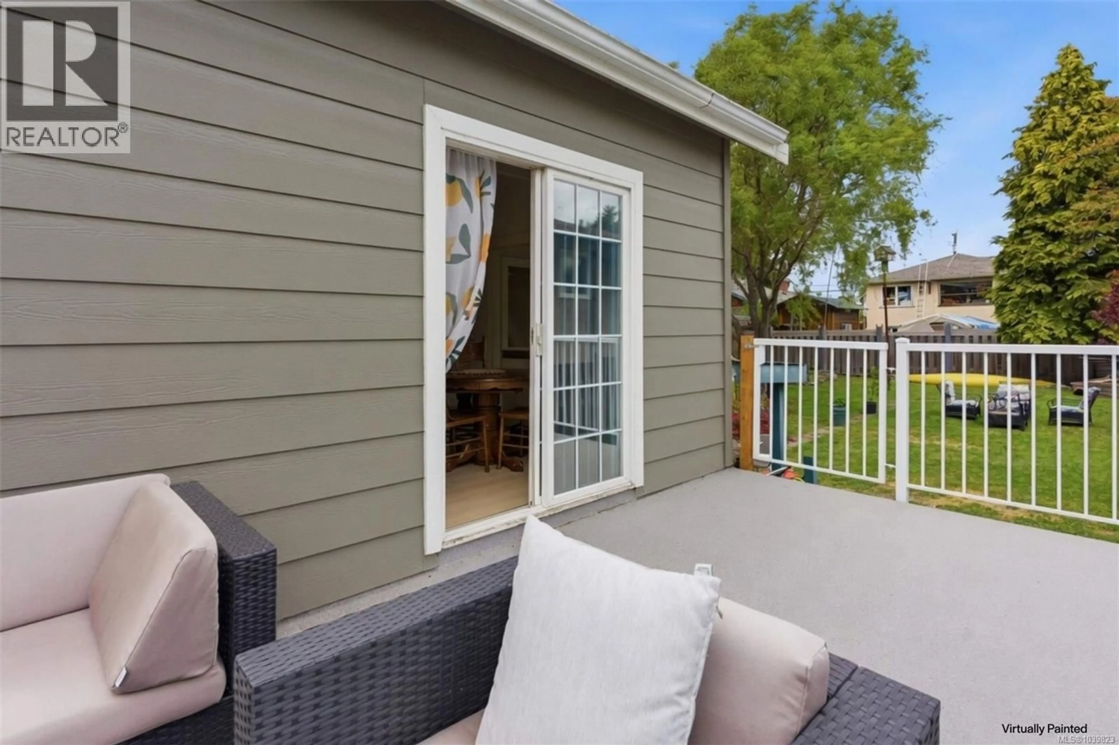 Home with vinyl exterior material, unknown for 236 CREASE AVENUE, Saanich British Columbia V8Z1S9