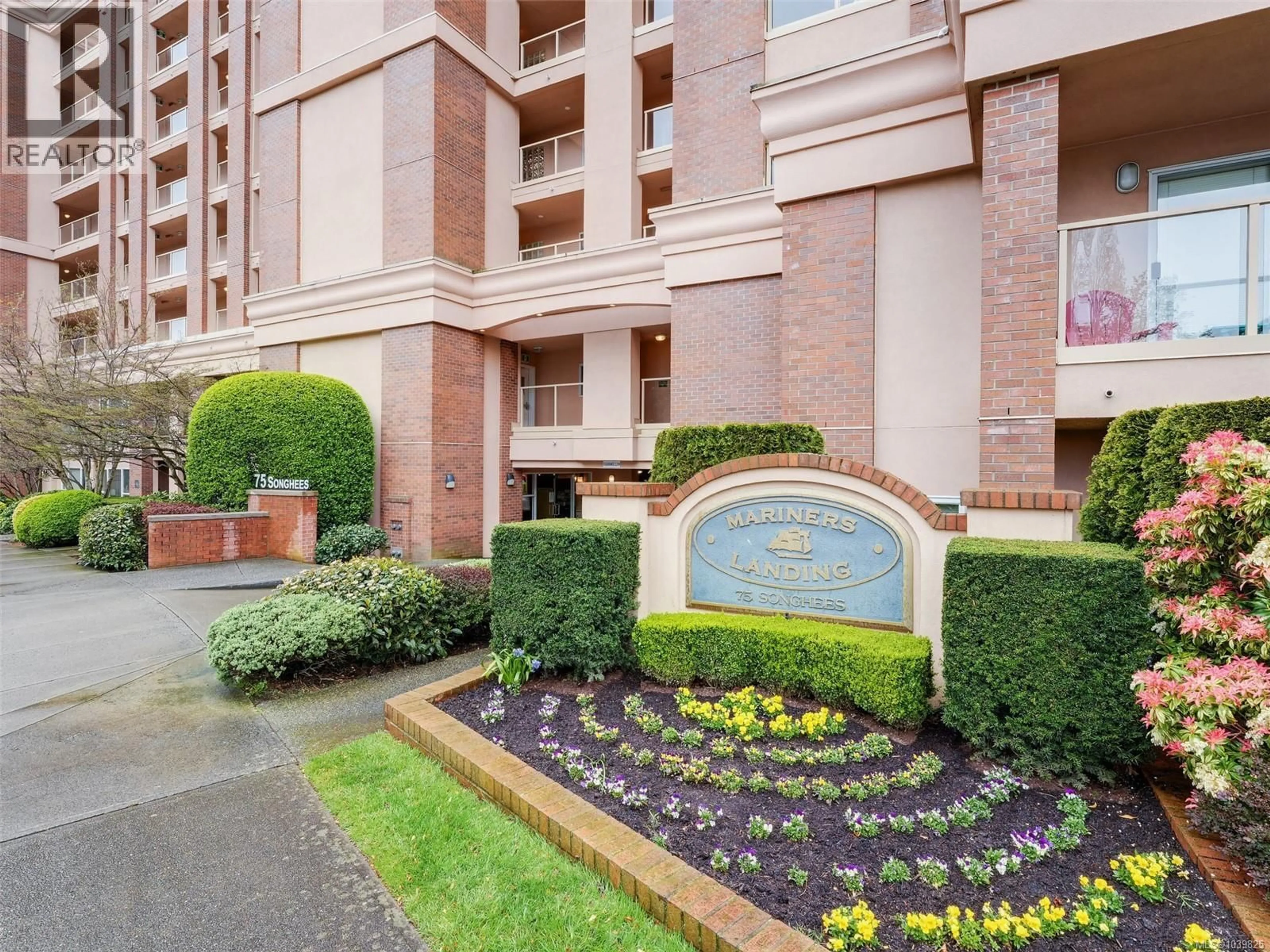 Indoor foyer for 104 - 75 SONGHEES ROAD, Victoria British Columbia V9A7M5