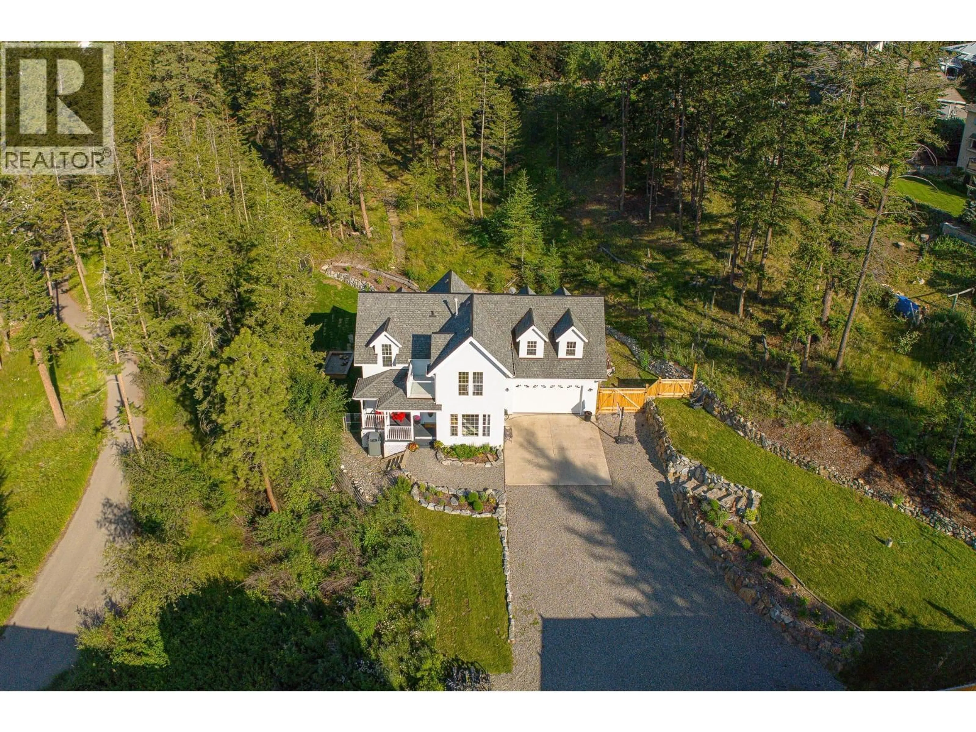 A pic from outside/outdoor area/front of a property/back of a property/a pic from drone, street for 2079 GLENMOHR DRIVE, Kamloops British Columbia V1S1N4