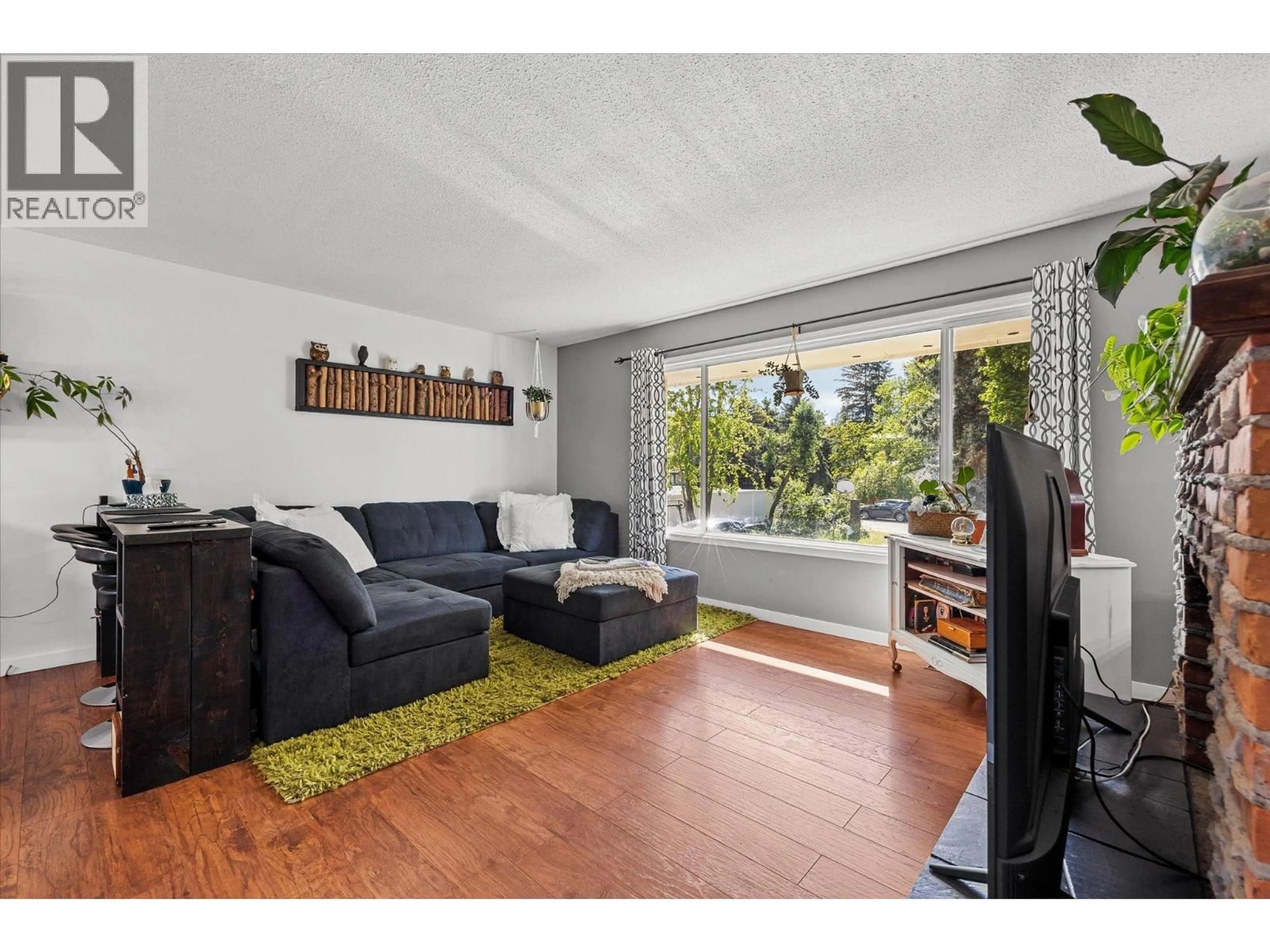 Living room with furniture, wood/laminate floor for 4671 FORDHAM ROAD, Kelowna British Columbia V1W1P1