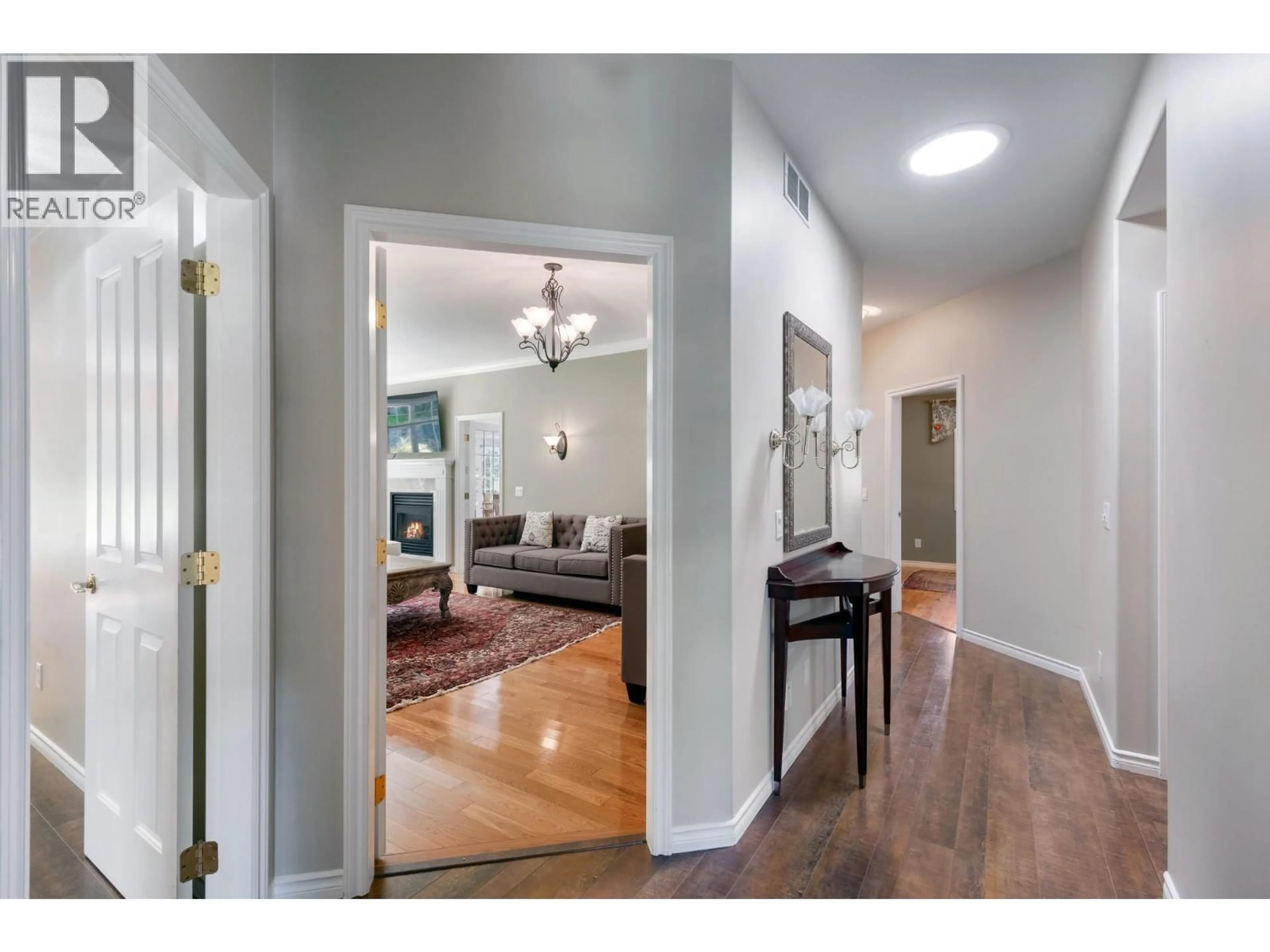Indoor entryway for 4170 GALLAGHERS GROVE, Kelowna British Columbia V1W3Z9