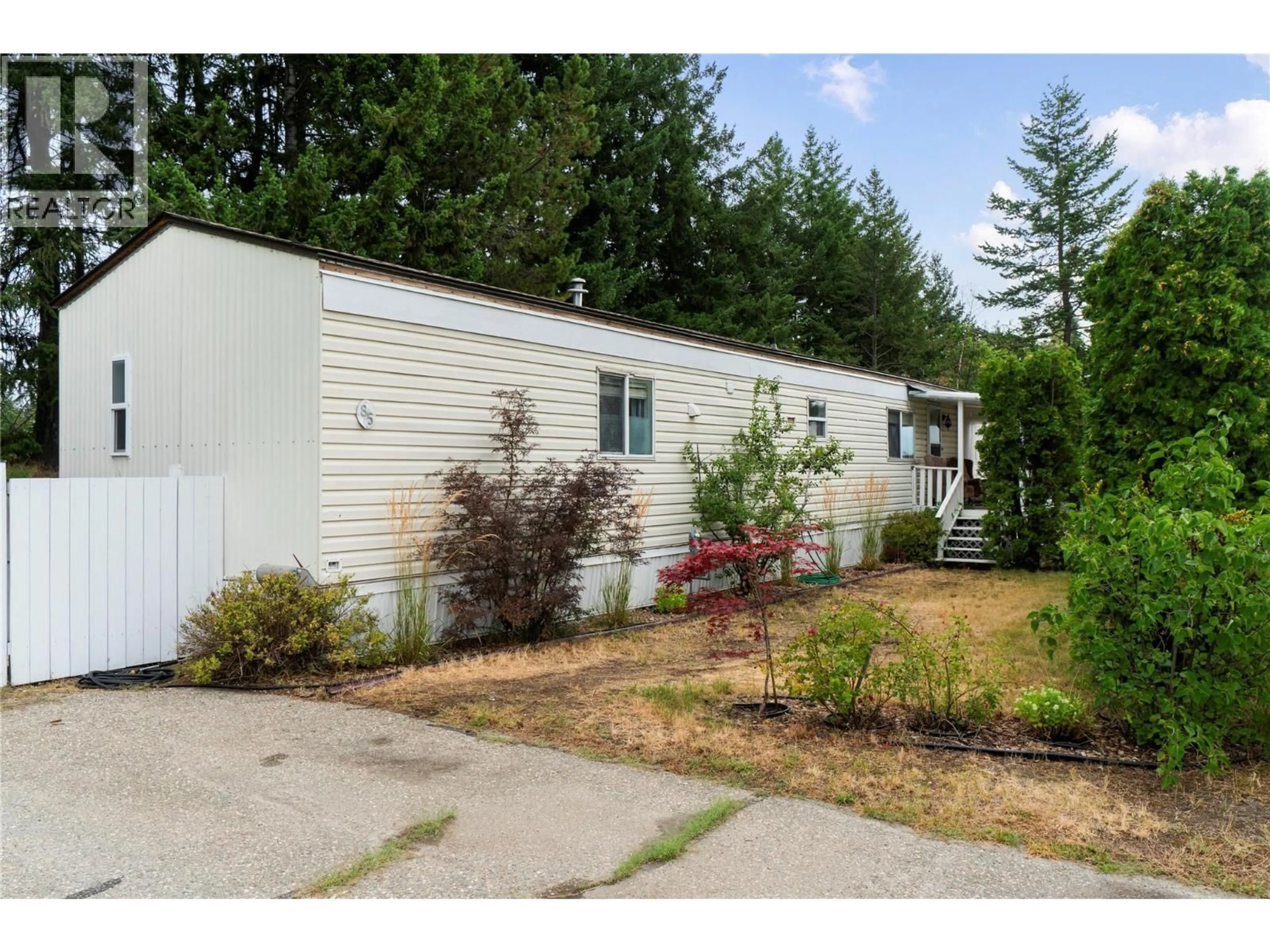 Home with vinyl exterior material, street for 85 - 1361 30 STREET SOUTHEAST, Salmon Arm British Columbia V1E2N4
