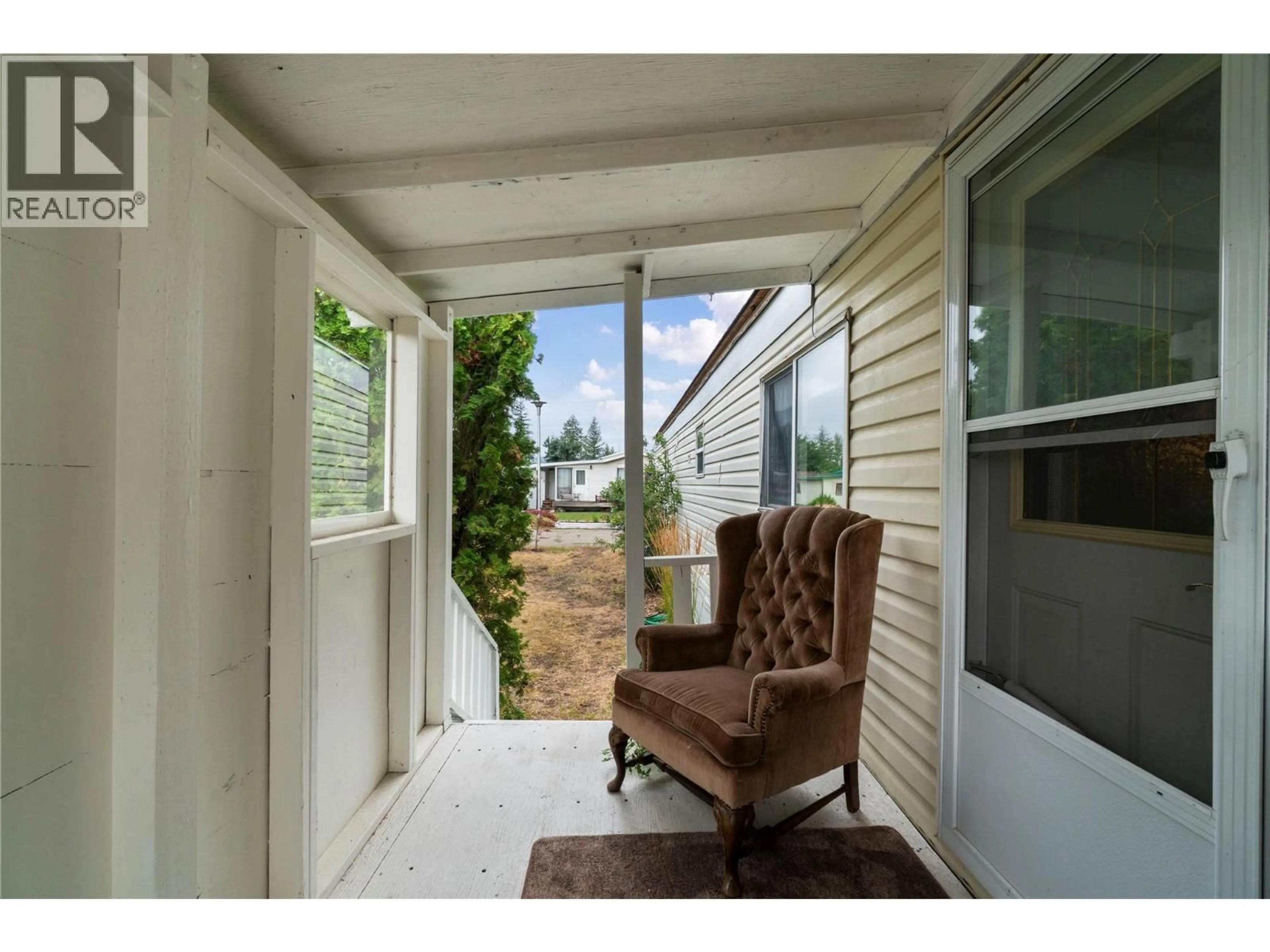 Indoor entryway for 85 - 1361 30 STREET SOUTHEAST, Salmon Arm British Columbia V1E2N4
