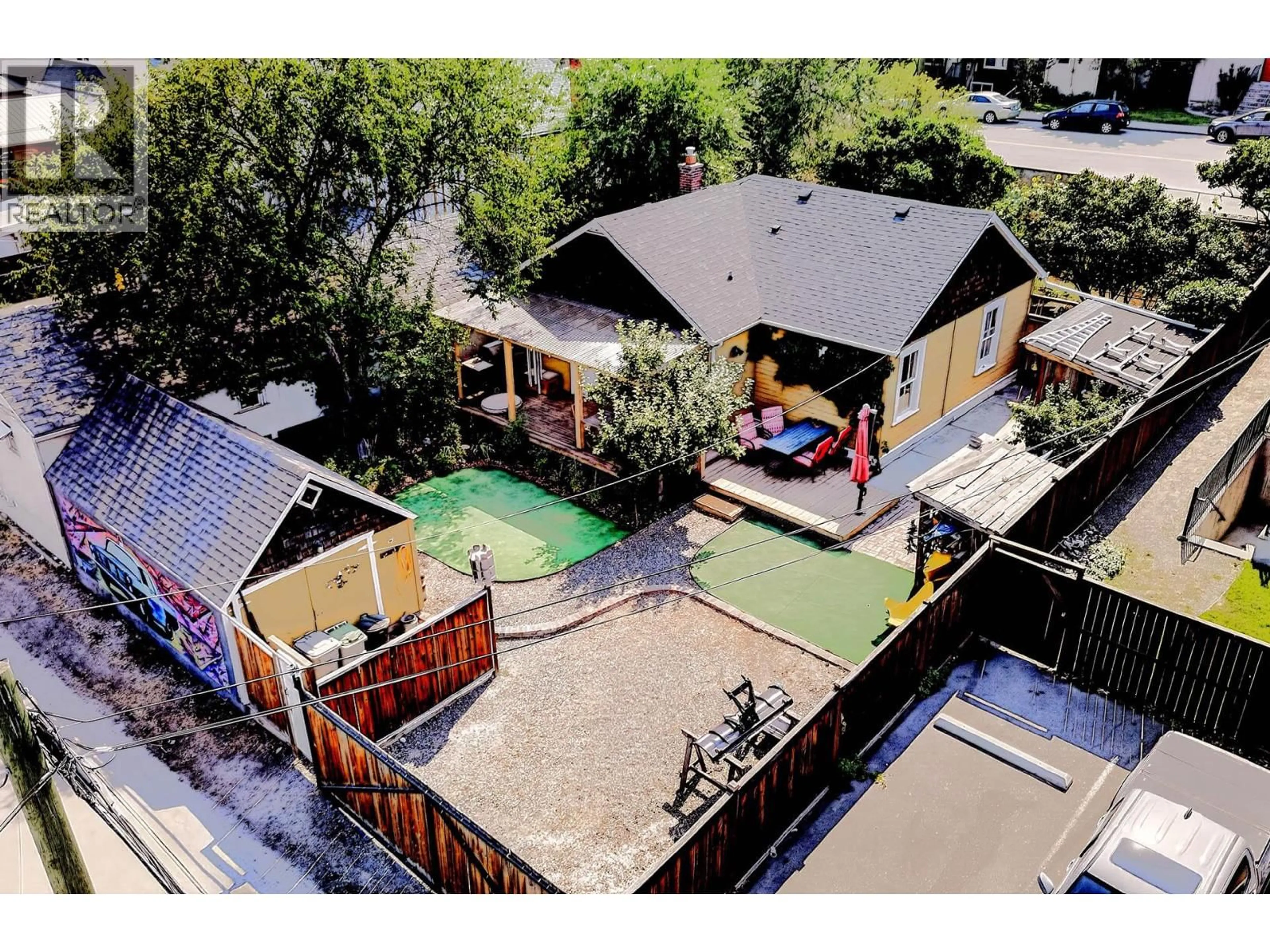 A pic from outside/outdoor area/front of a property/back of a property/a pic from drone, street for 632 BATTLE STREET, Kamloops British Columbia V2C2M3