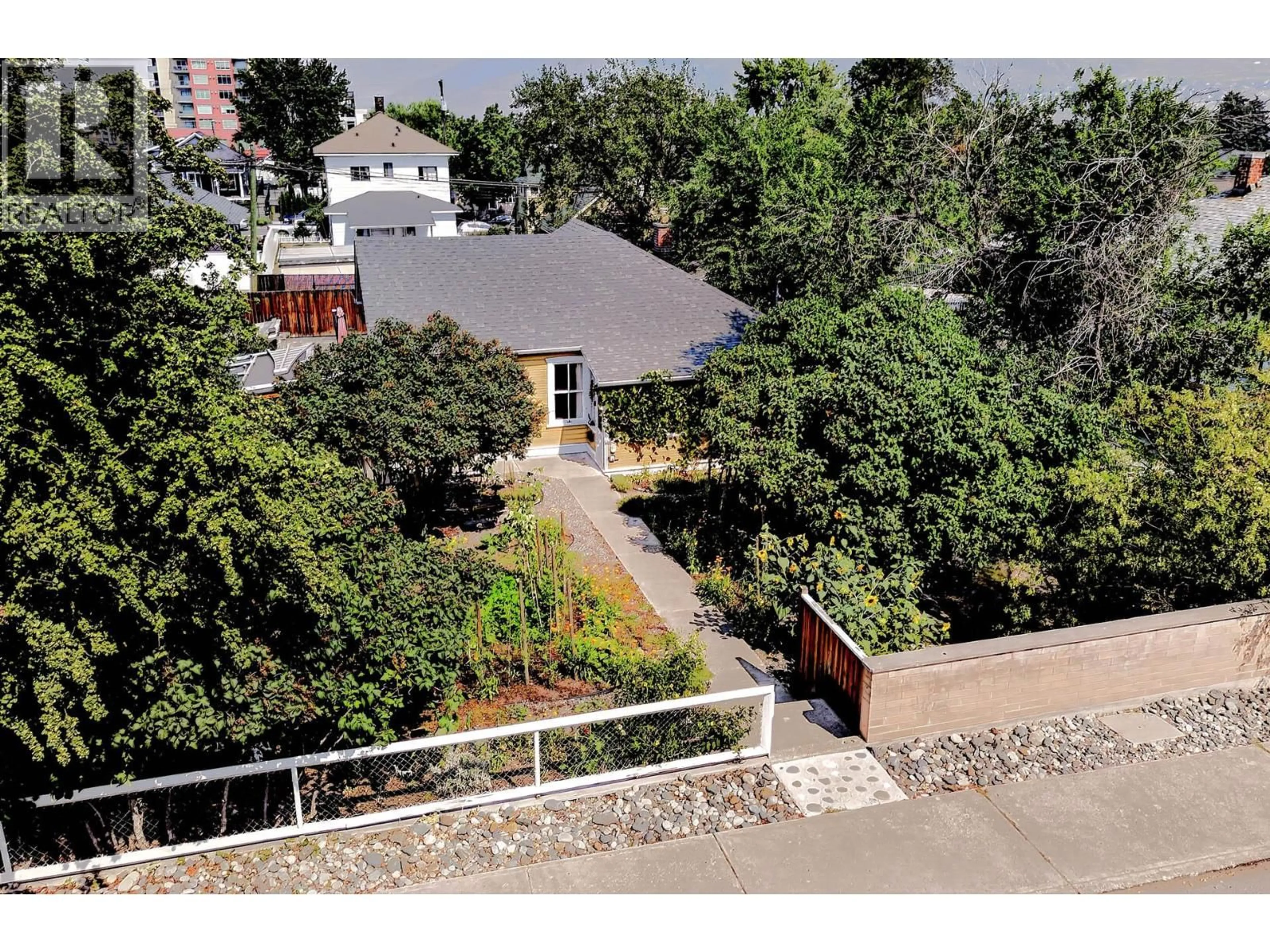 A pic from outside/outdoor area/front of a property/back of a property/a pic from drone, city buildings view from balcony for 632 BATTLE STREET, Kamloops British Columbia V2C2M3