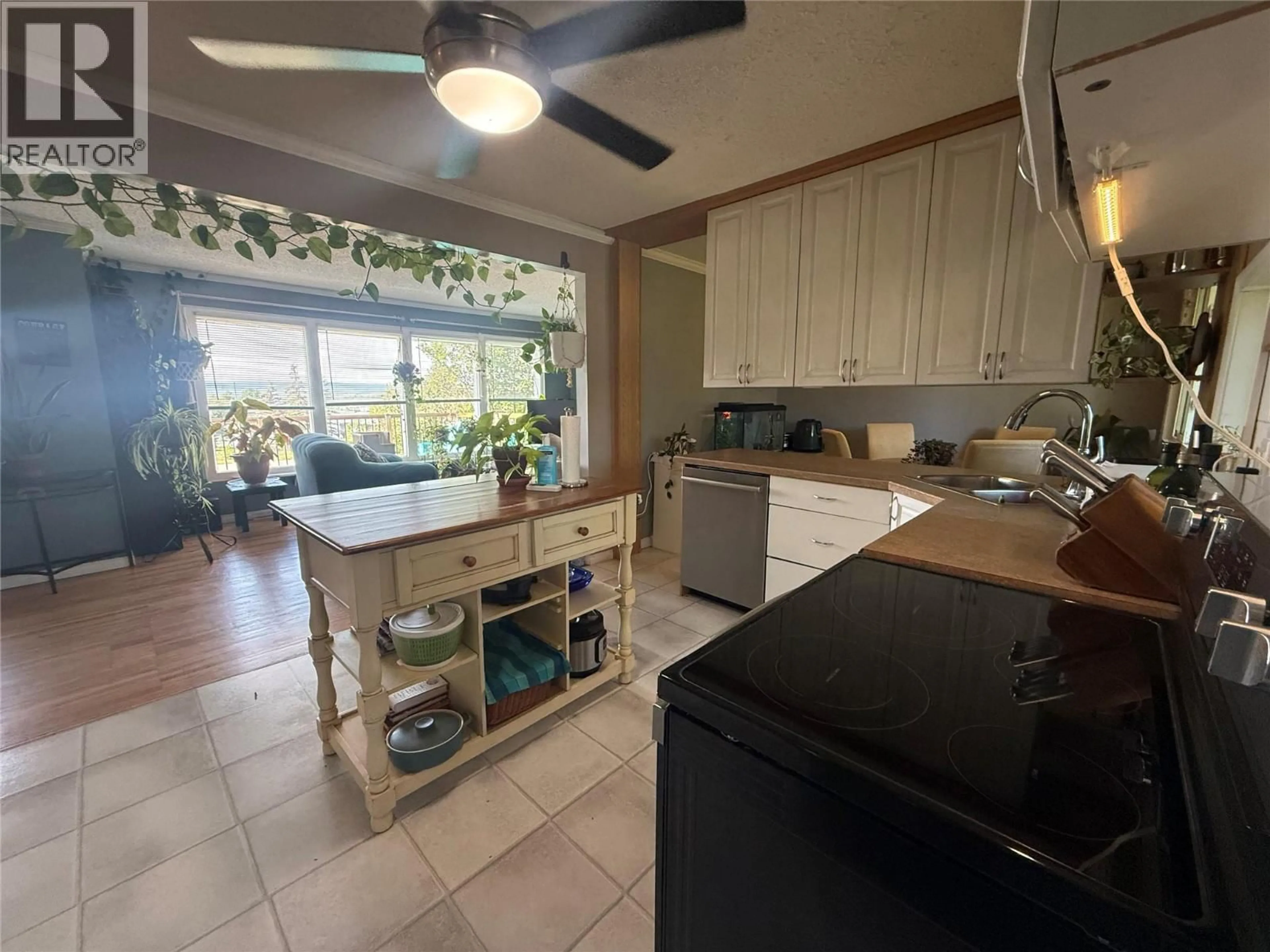 Open concept kitchen, ceramic/tile floor for 904 CORNWALL CRESCENT, Dawson Creek British Columbia V1G1N9