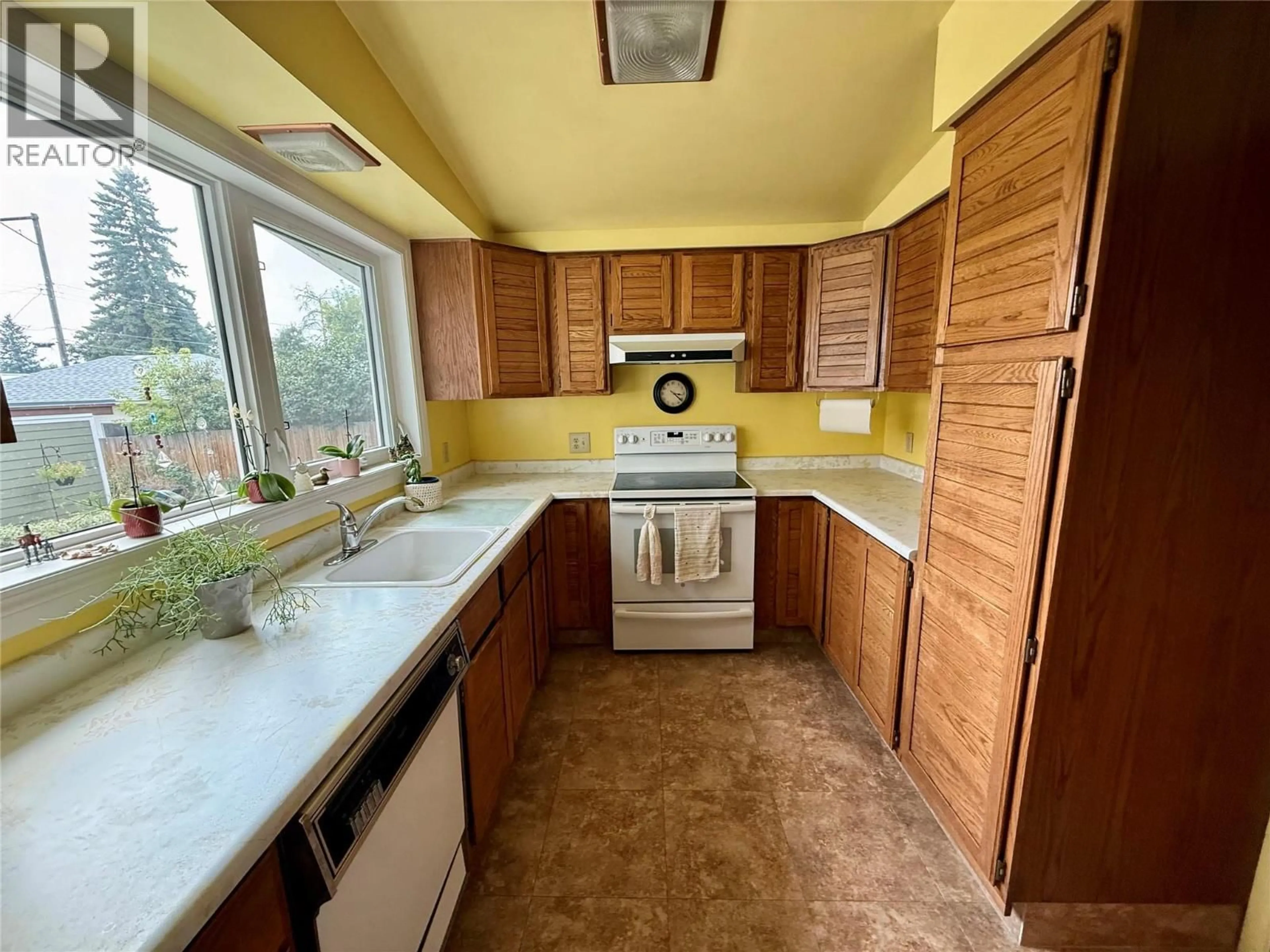 Standard kitchen, unknown for 919 9TH STREET SOUTH, Cranbrook British Columbia V1C1R8