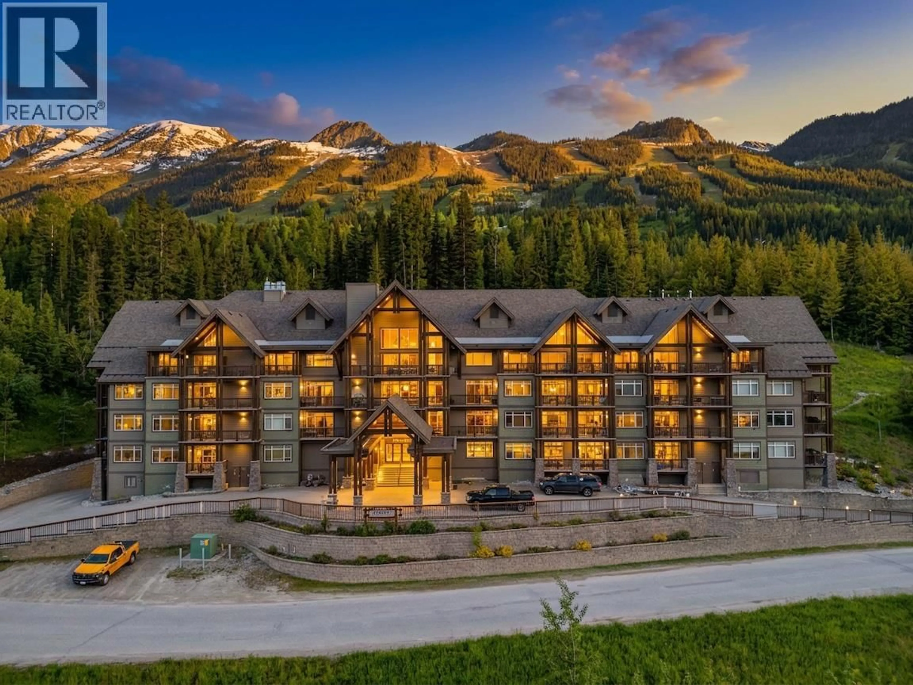 A pic from outside/outdoor area/front of a property/back of a property/a pic from drone, mountain view for 403 - 1420 PALLISER TRAIL, Golden British Columbia V0A1H0