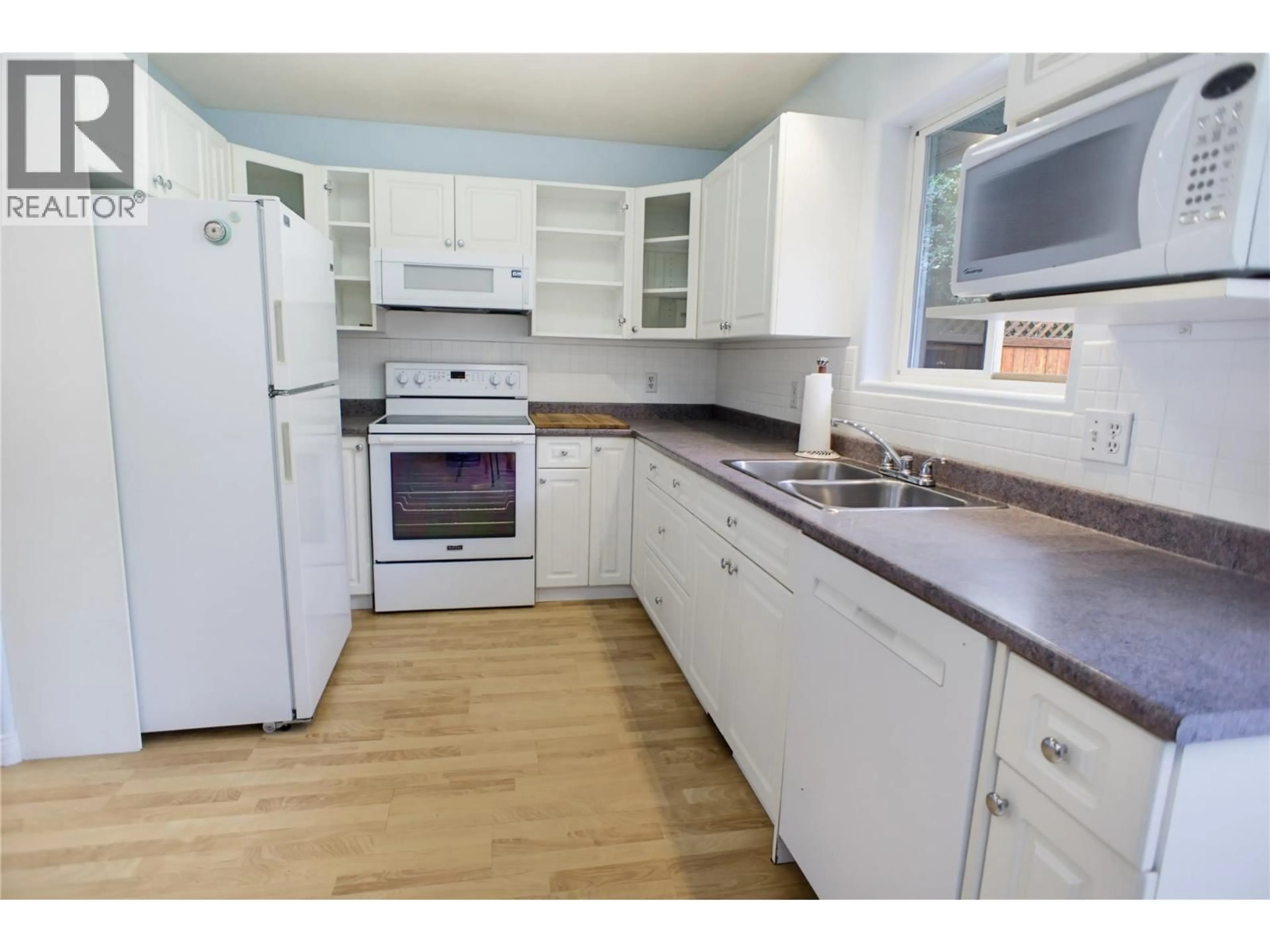 Standard kitchen, unknown for 369 COYOTE DRIVE, Kamloops British Columbia V2C6T8