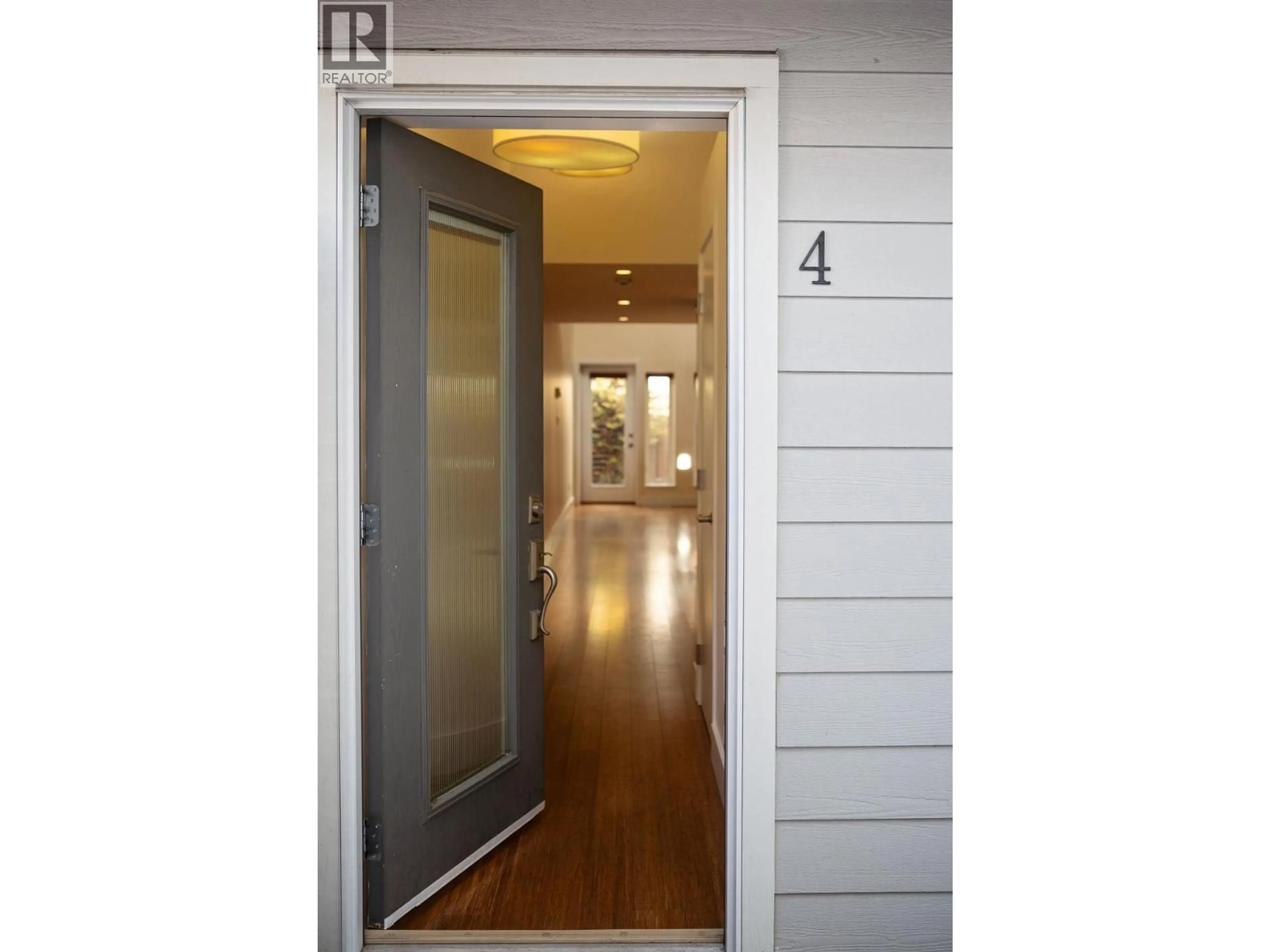 Indoor entryway for 4 - 702 FOURTH STREET, Nelson British Columbia V1L2S8