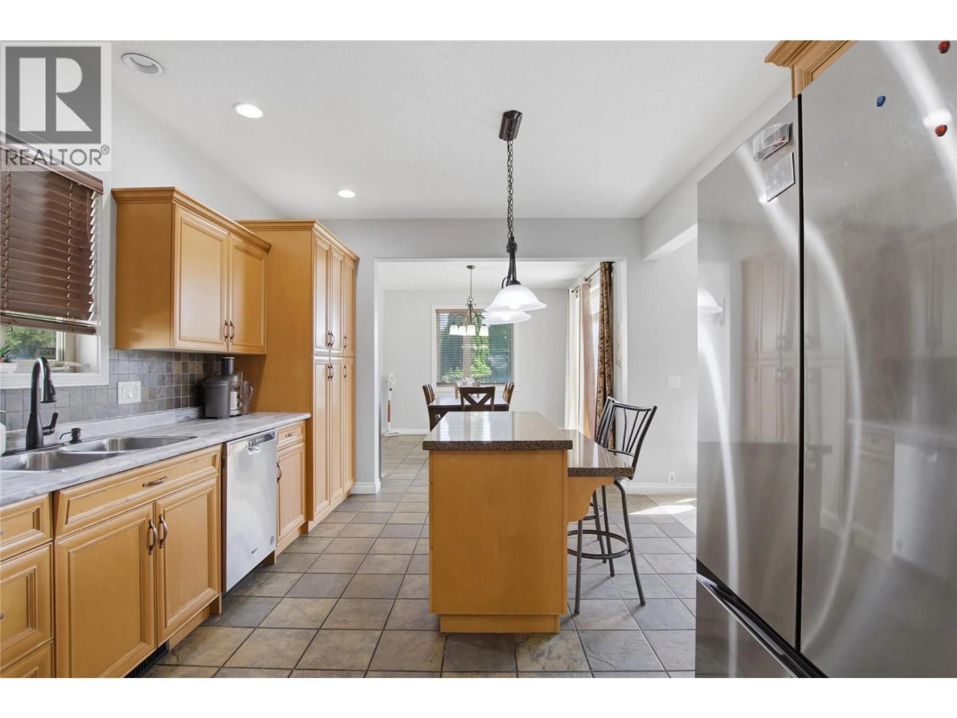Open concept kitchen, ceramic/tile floor for 819 ARLINGTON COURT, Kamloops British Columbia V2B8T5