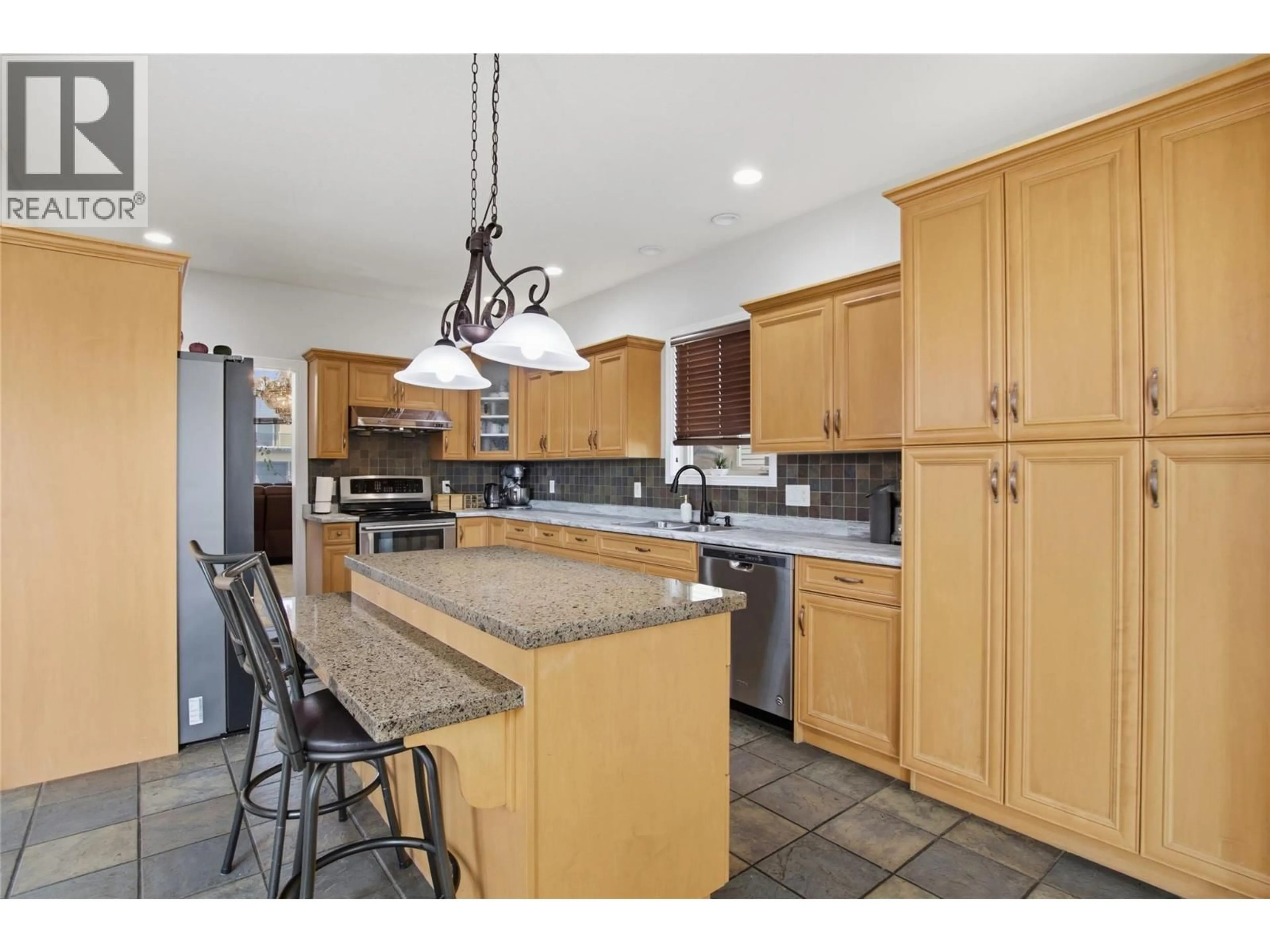 Open concept kitchen, ceramic/tile floor for 819 ARLINGTON COURT, Kamloops British Columbia V2B8T5