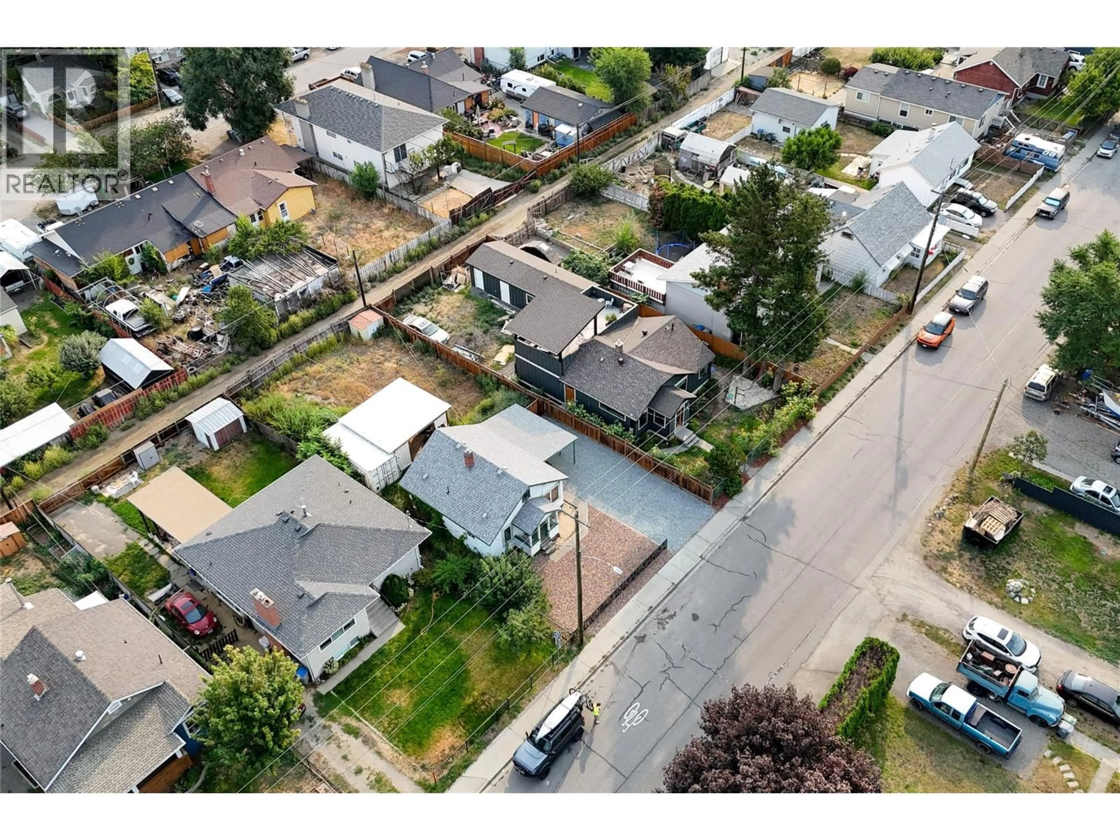 A pic from outside/outdoor area/front of a property/back of a property/a pic from drone, street for 364 ROYAL AVENUE, Kamloops British Columbia V2B3P5