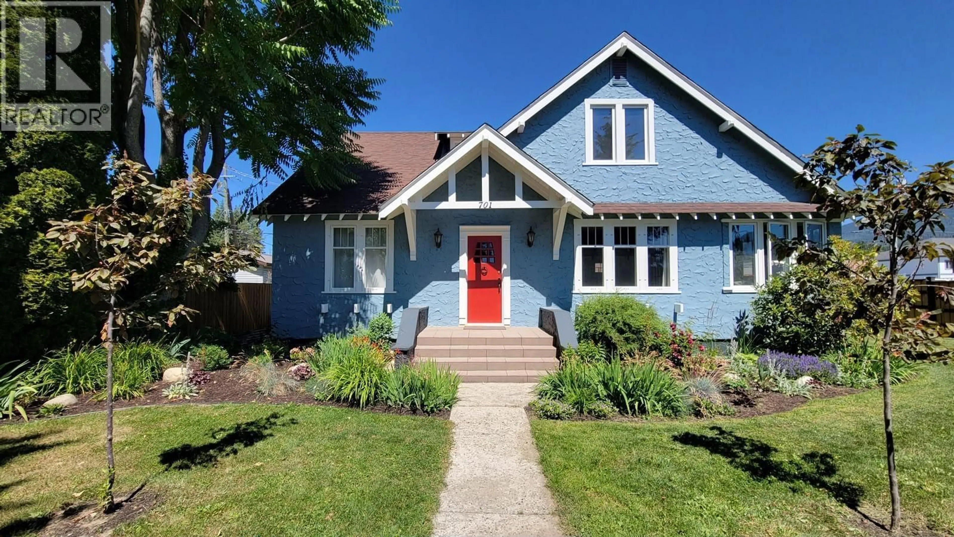 Home with vinyl exterior material, street for 701 BROADWAY STREET WEST, Nakusp British Columbia V0G1R0