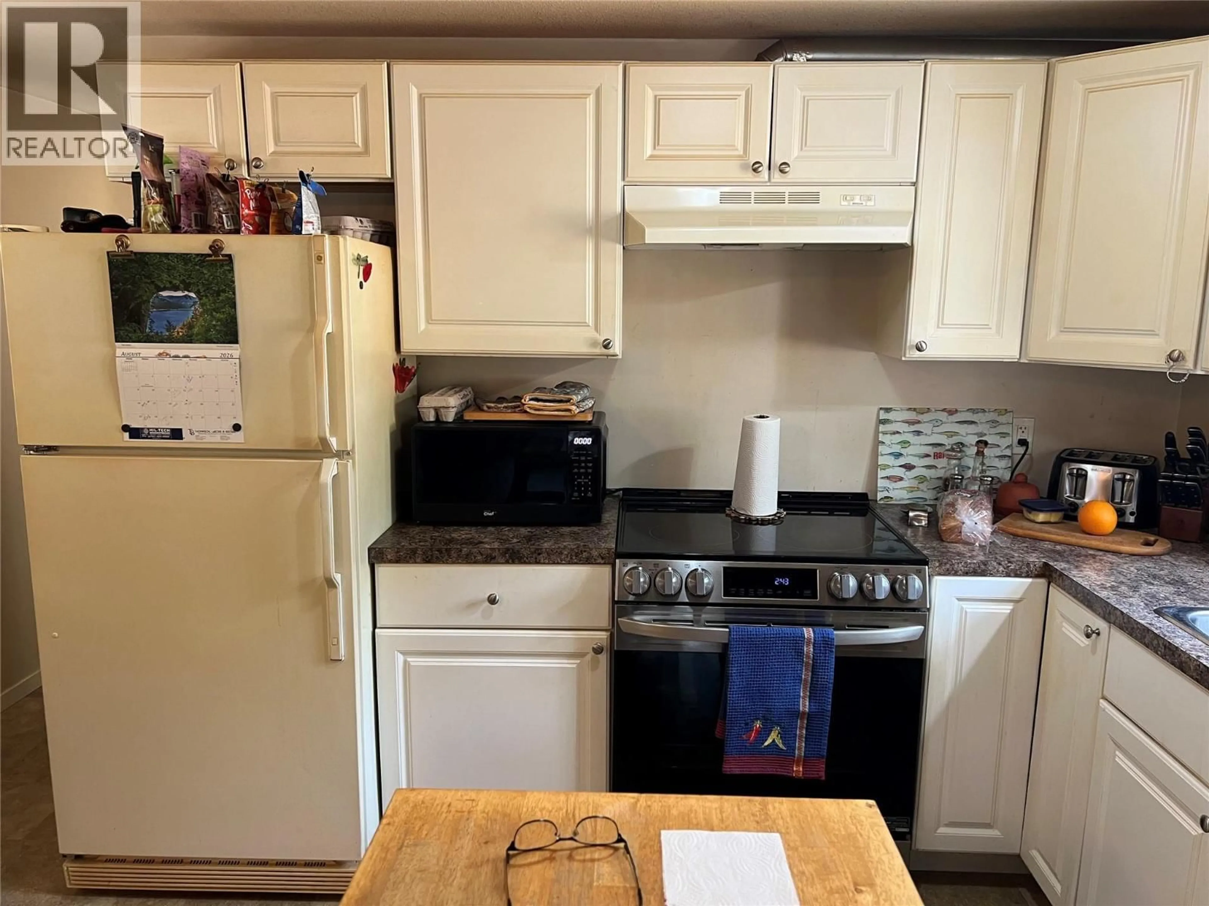 Standard kitchen, unknown for 5 - 3969 BROADWATER ROAD, Robson British Columbia V1N4V5