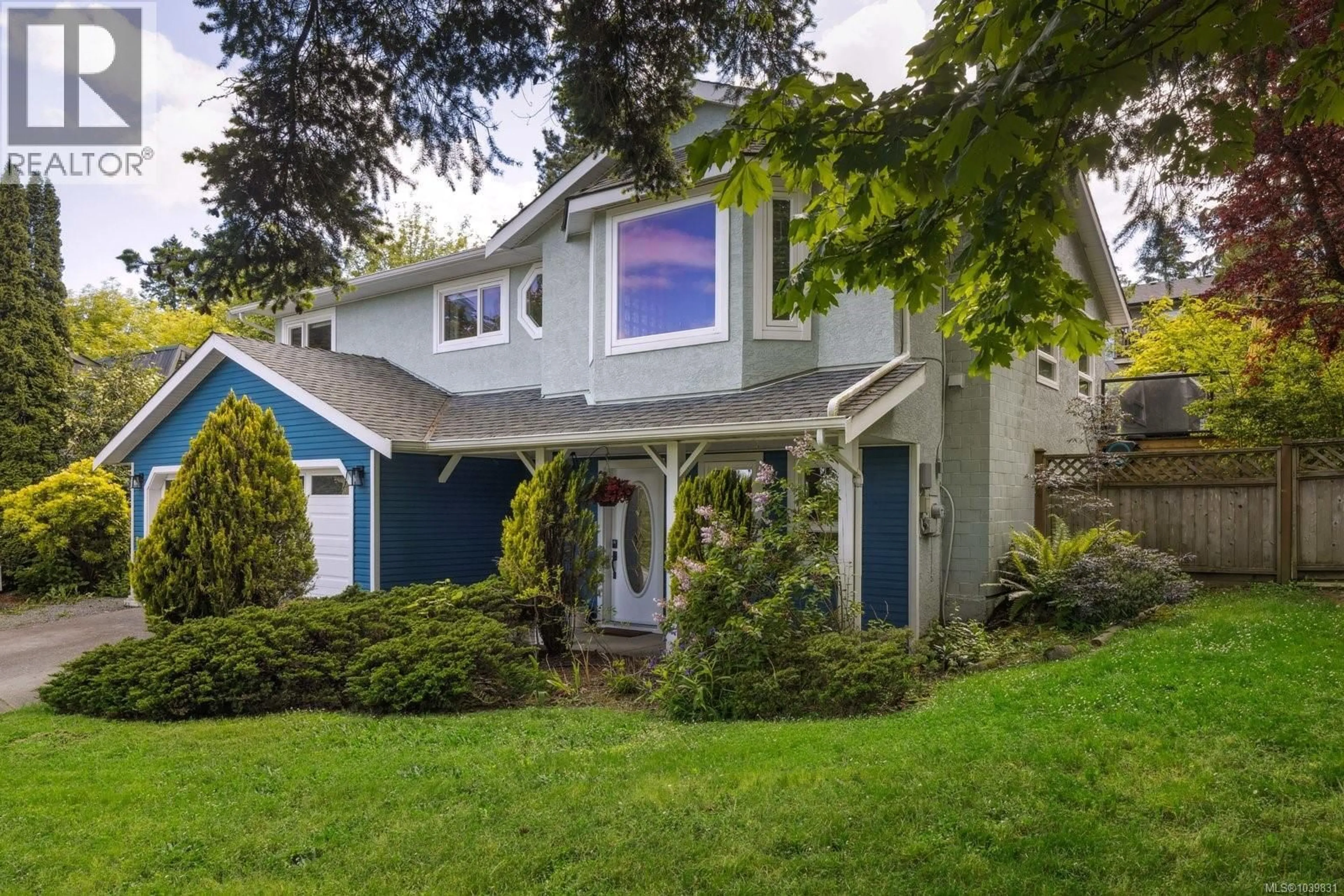 Home with vinyl exterior material, street for 7316 EAST SAANICH ROAD, Central Saanich British Columbia V8M1Y4